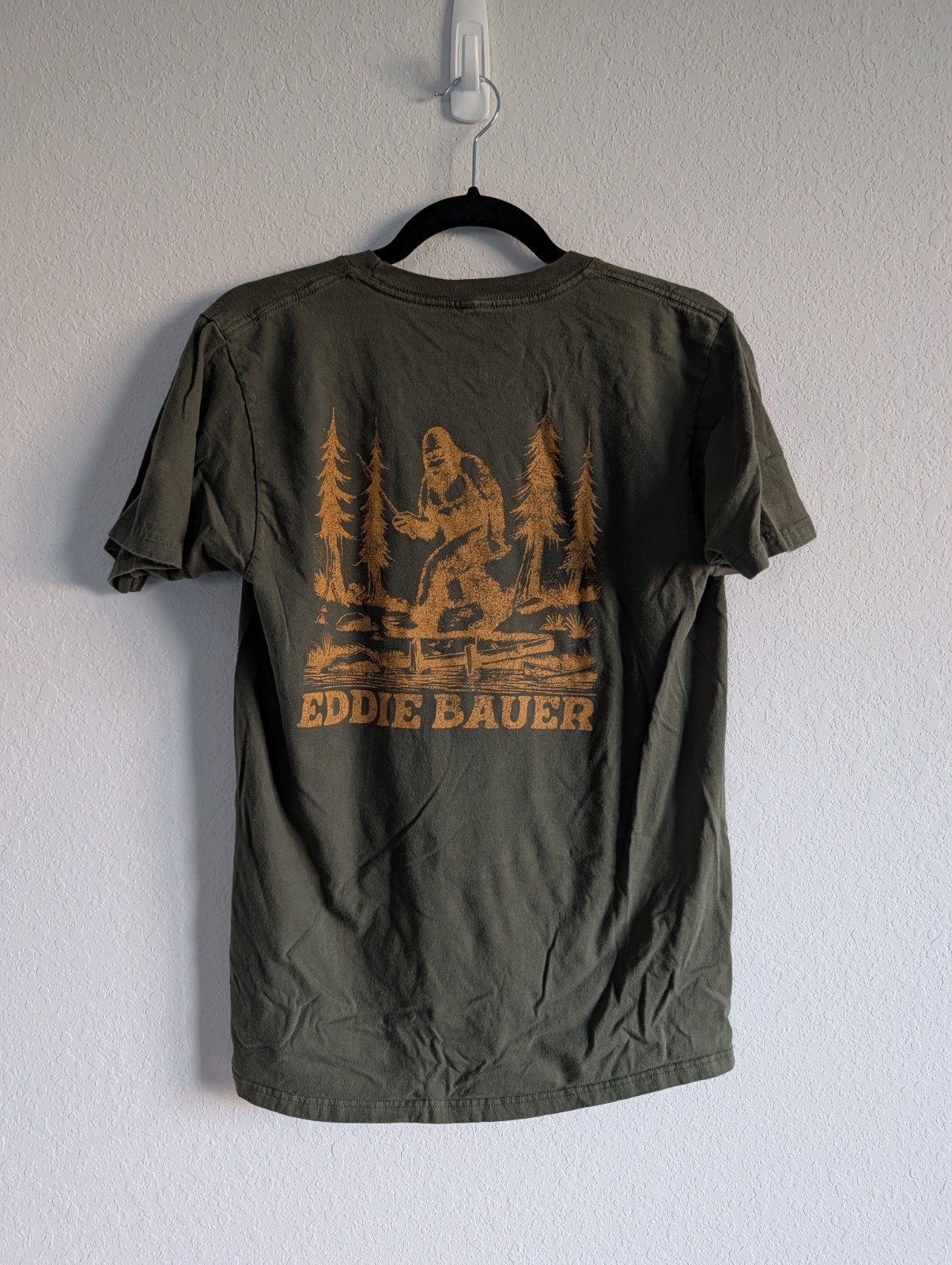 Eddie Bauer Bigfoot Graphic T-Shirt Medium M Green Sasquatch Tee