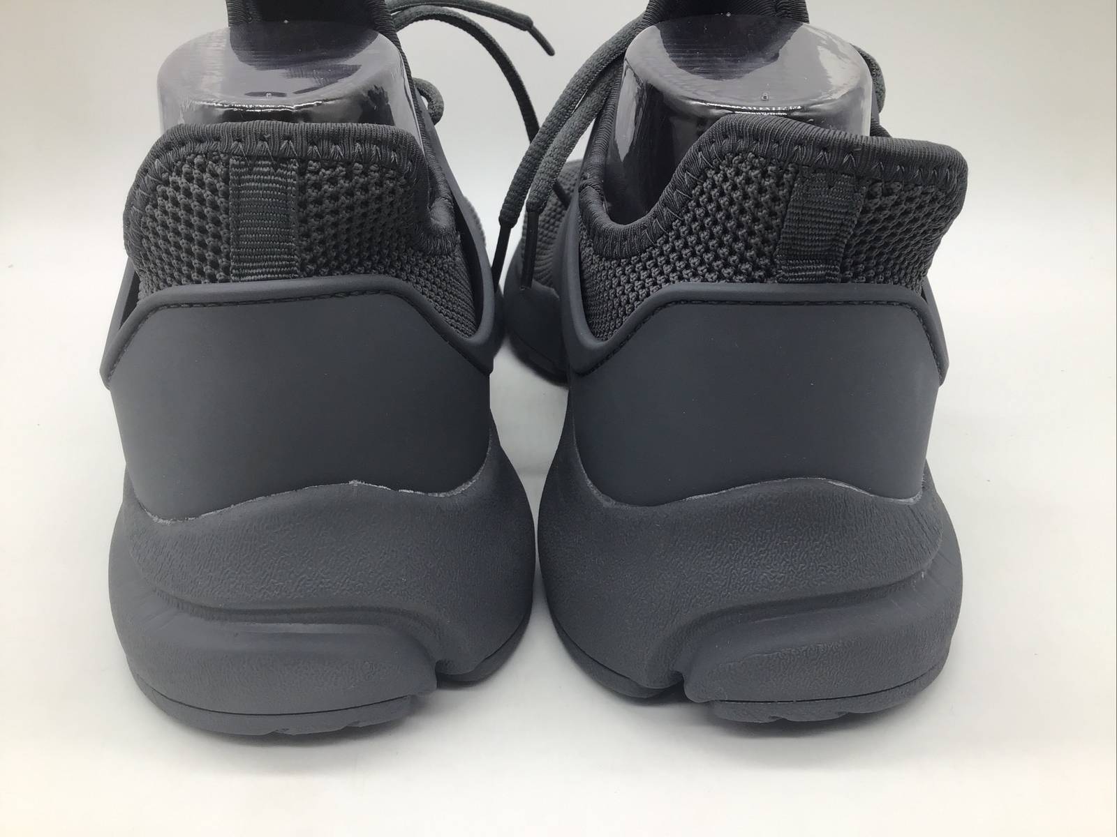Feetmat Men’s Gray Non Slip Gym Lightweight Breathable Shoes Sz. 9M US/42 EU
