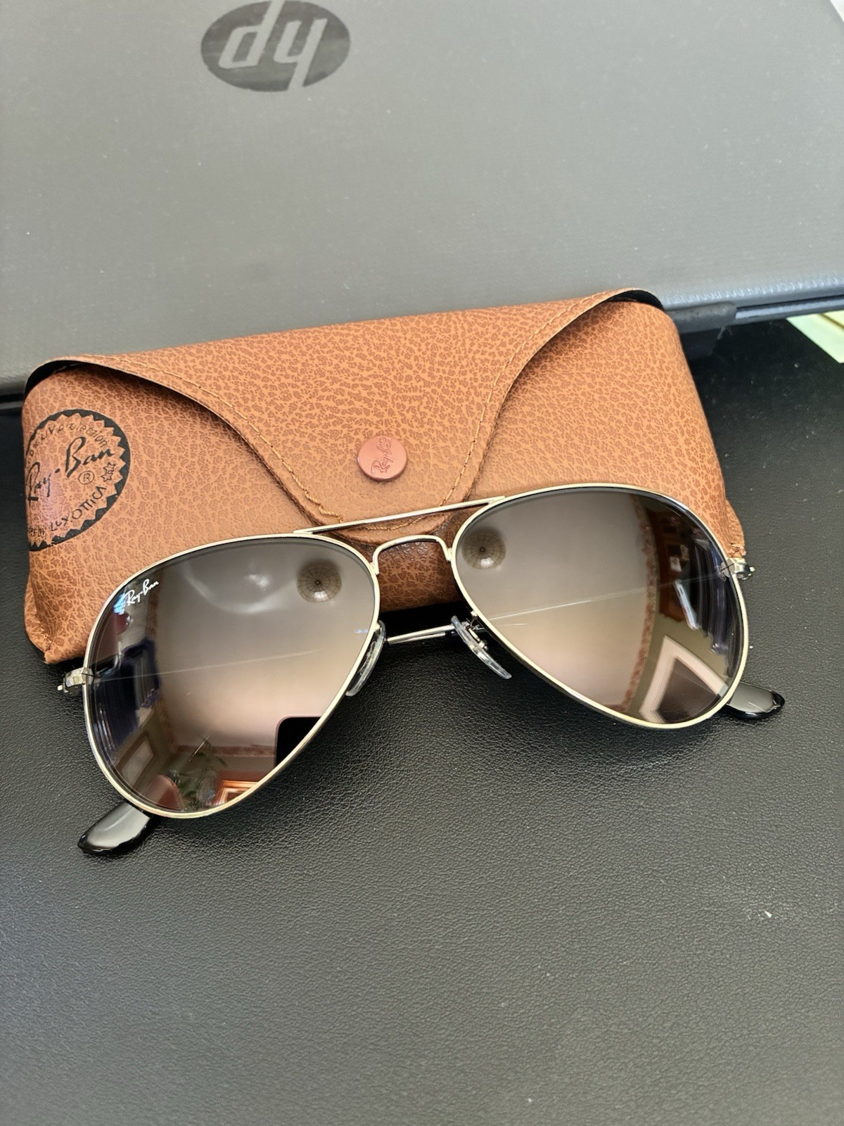 Ray-Ban Aviators RB3025 58mm. Silver Frame with Light Grey Gradient Lenses. New.