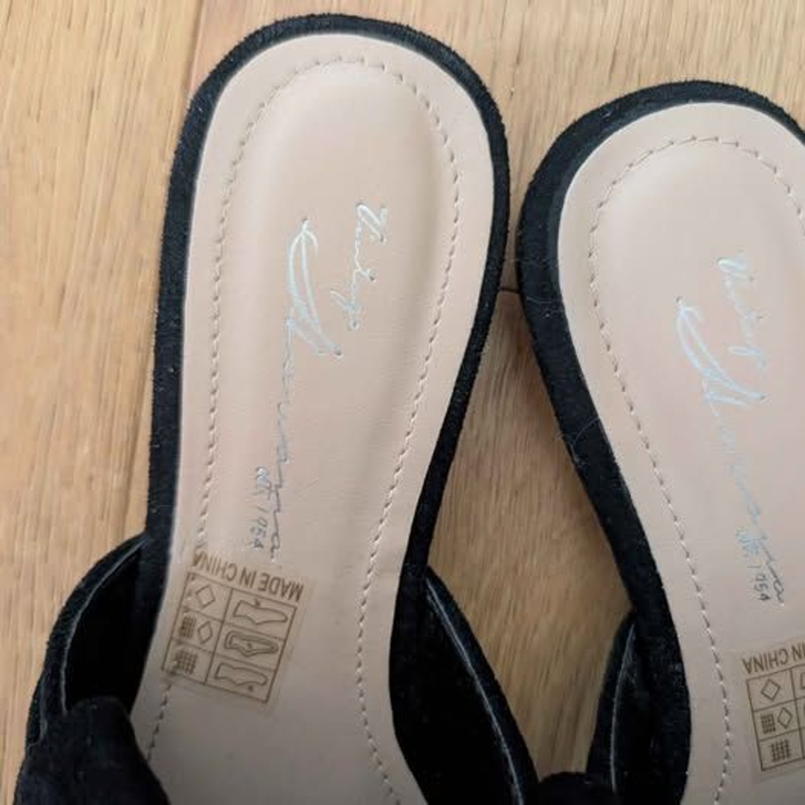 Vintage Havana Dawn Point Toe Knotted Mules Suede Size 6.5