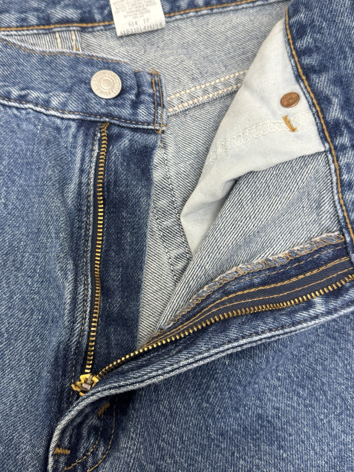 Levi’s Vintage Women’s 550 Relaxed Fit Tapered Mom Jean 29” USA