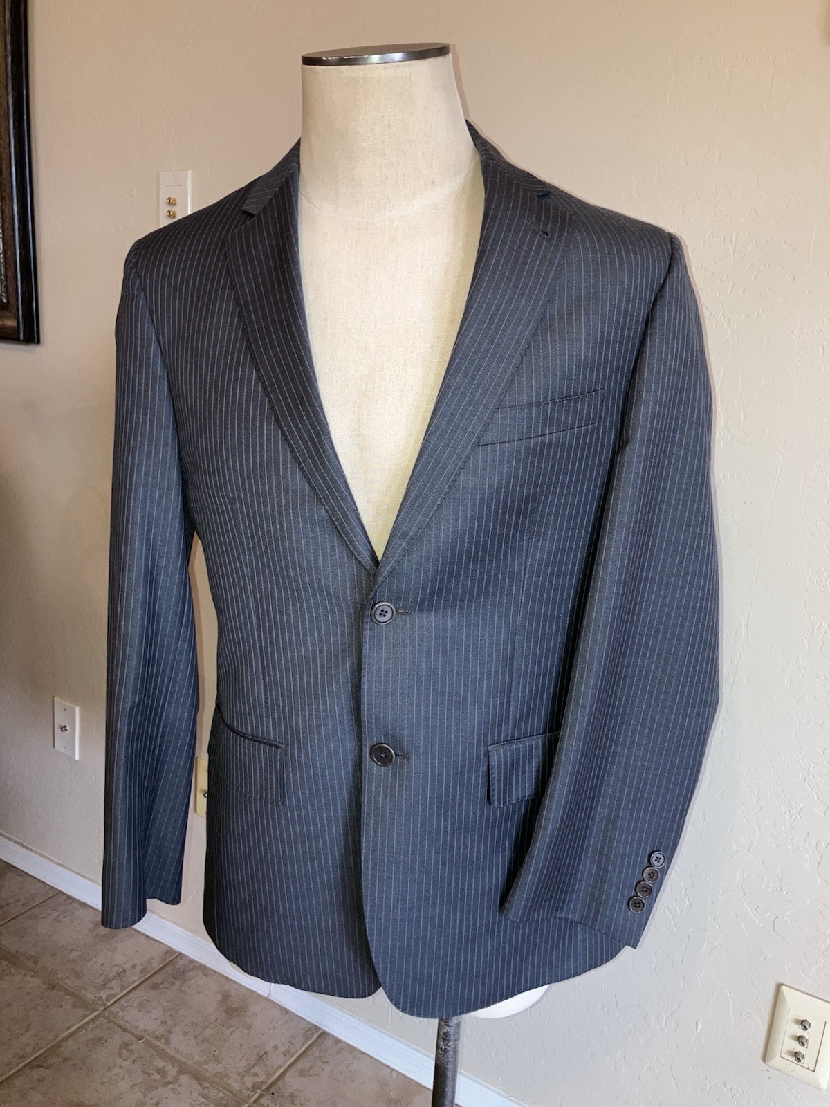 Joseph A Bank Men’s Gray Striped Blazer Size 40 Excellent Condition