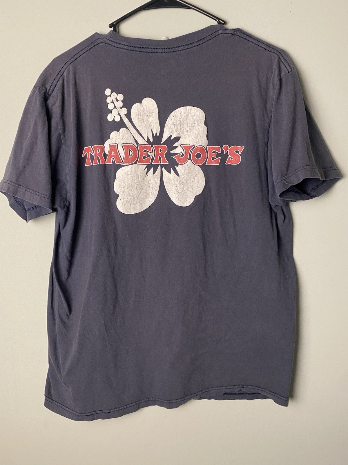 Trader Joes Men’s Dark Blue Hibiscus Flower Crew Neck Short Sleeve T-Shirt Large