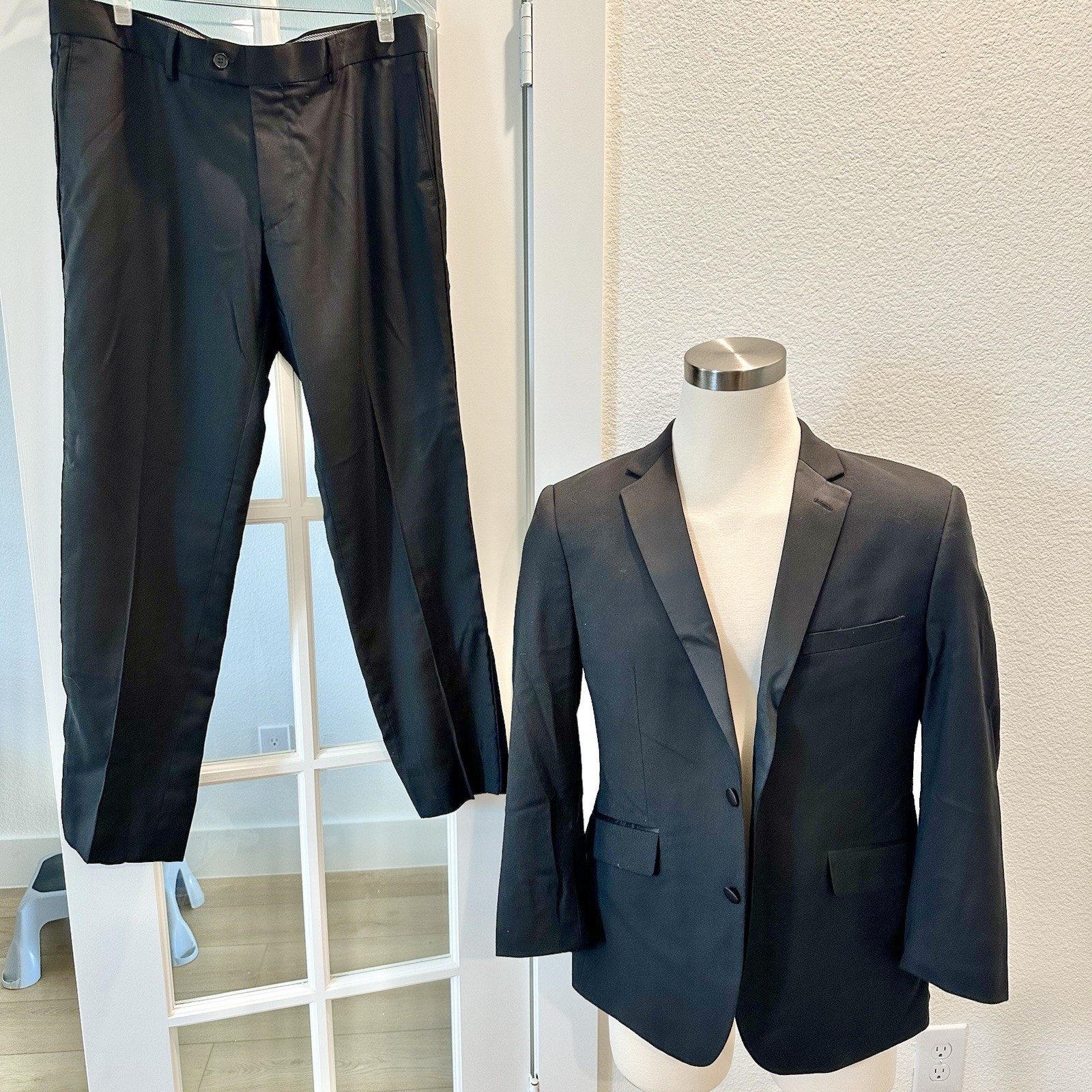Lineage Men 2-pc Tuxedo Jacket 42S Short Satin Lapels & Pants 34×28″ Black