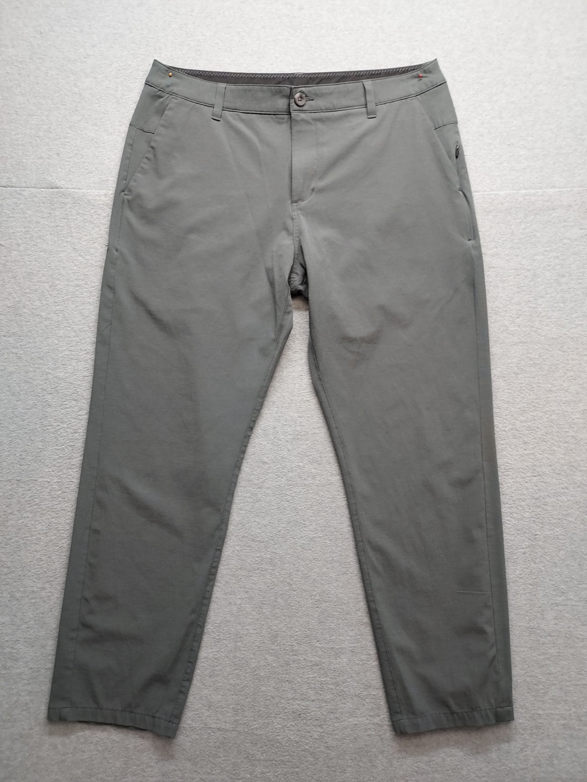 Vuori Meta Pant Men 34 Gray Zip Button Flat Front Slash Pockets Ankle Relax Fit