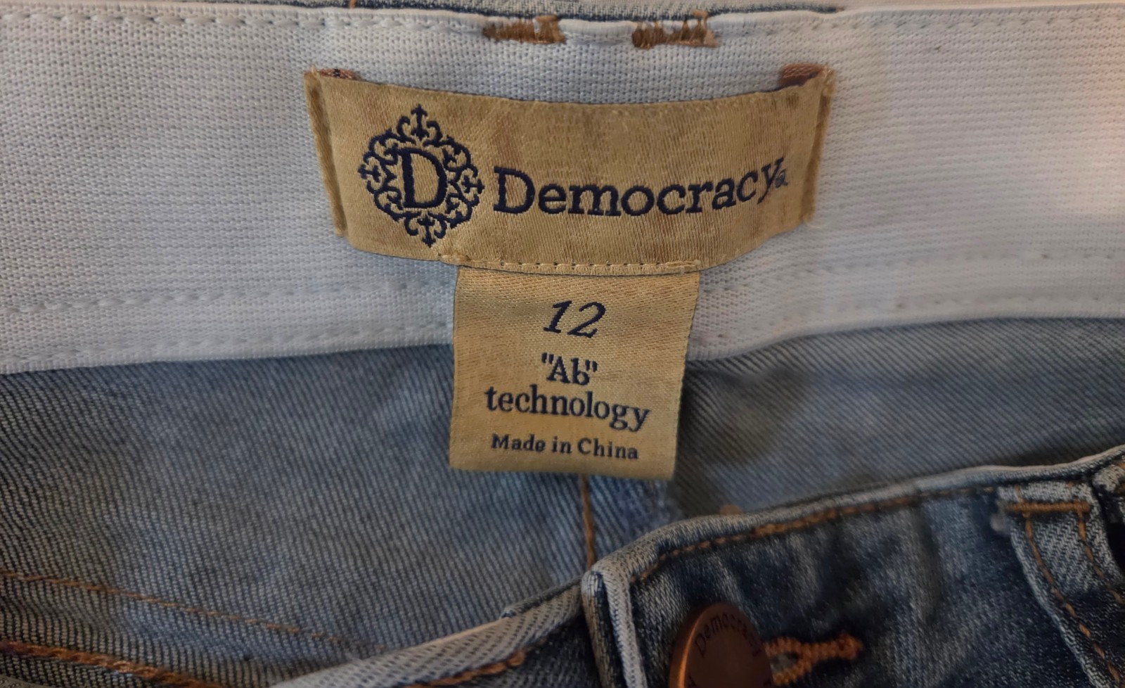 Democracy “Ab” Technology Jeans Size 12 Inseam 28 inches