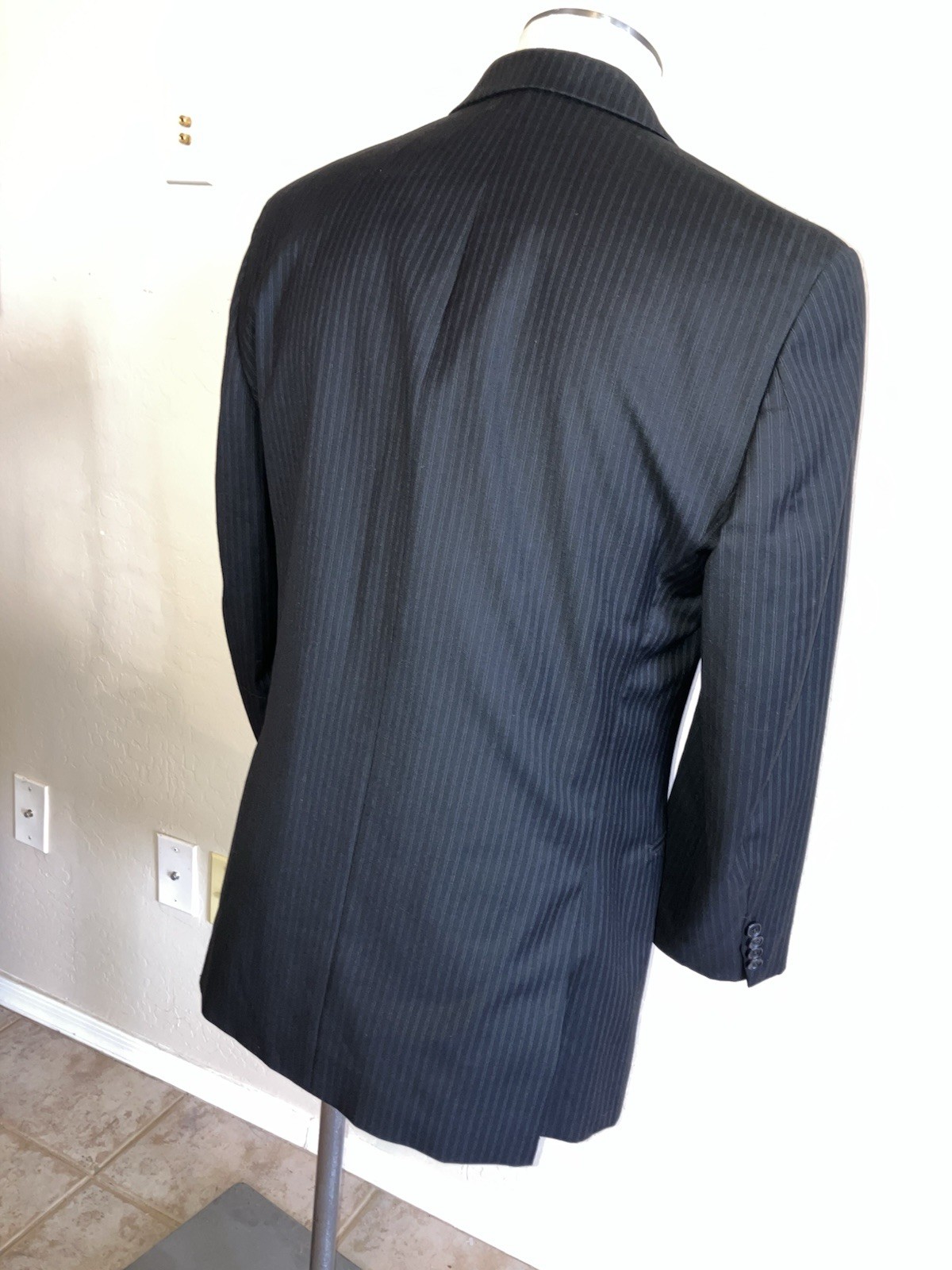 Michael Kors Men’s 40 L Sport Coat Black Stripe Excellent Condition