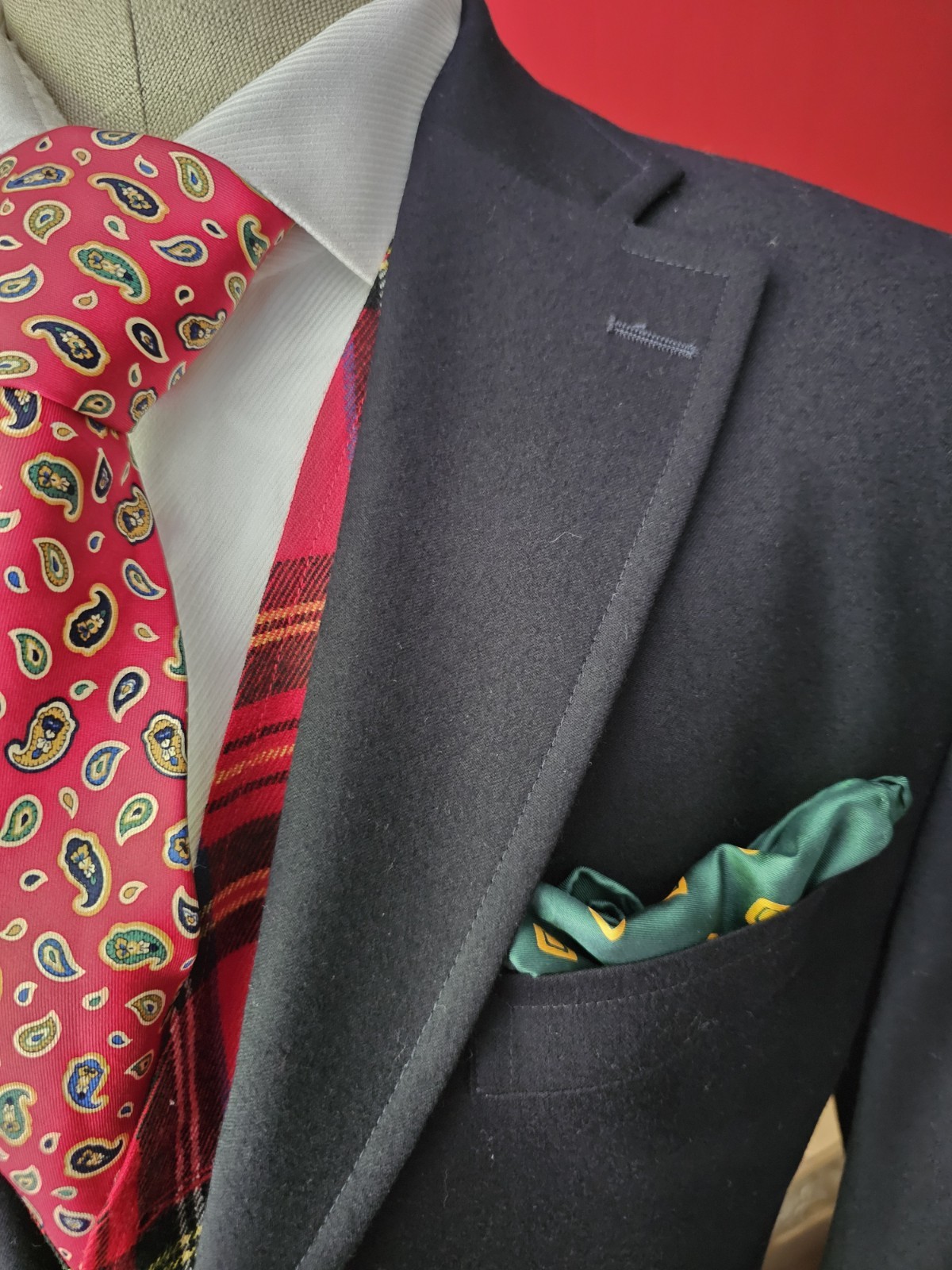 J PRESS PRESSTIGE – GOLD BUTTON IVY LEAGUE SPORT COAT – ROLLED LAPEL HOOK VENT