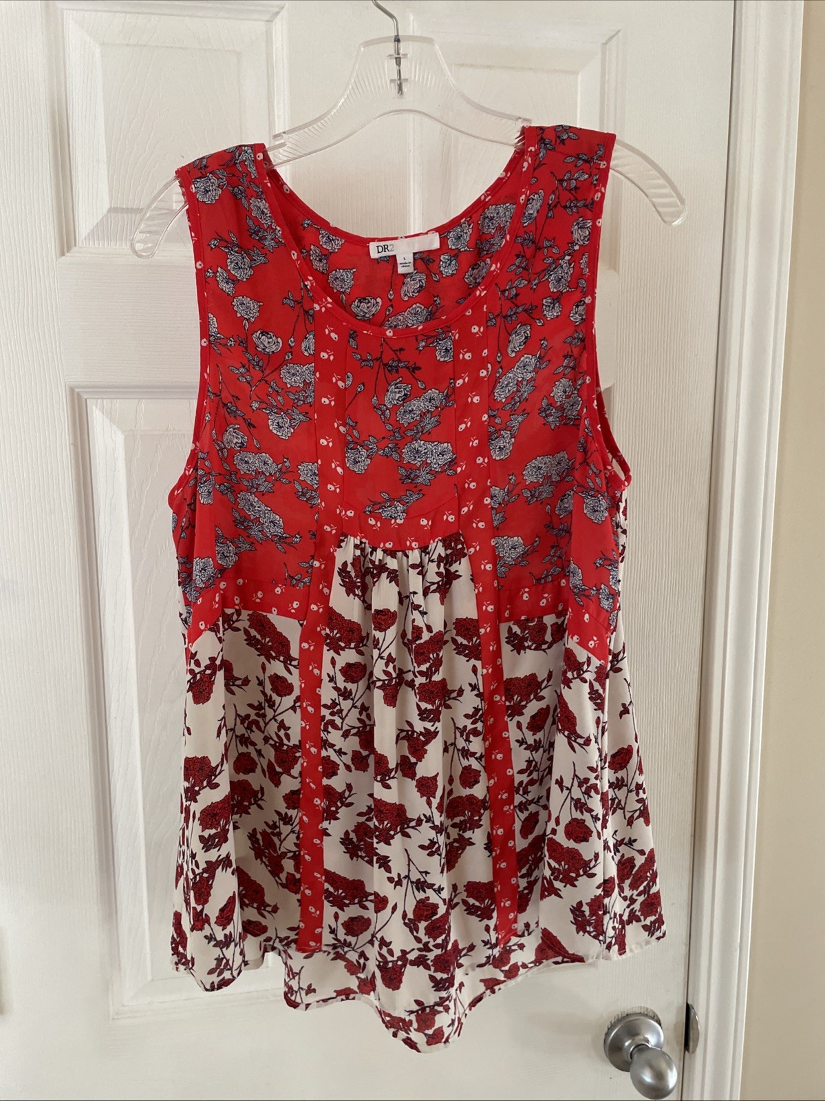 DR2 Womens Top Sz L Pretty red blue Gorgeous Sleeveless Round Neck Blouse