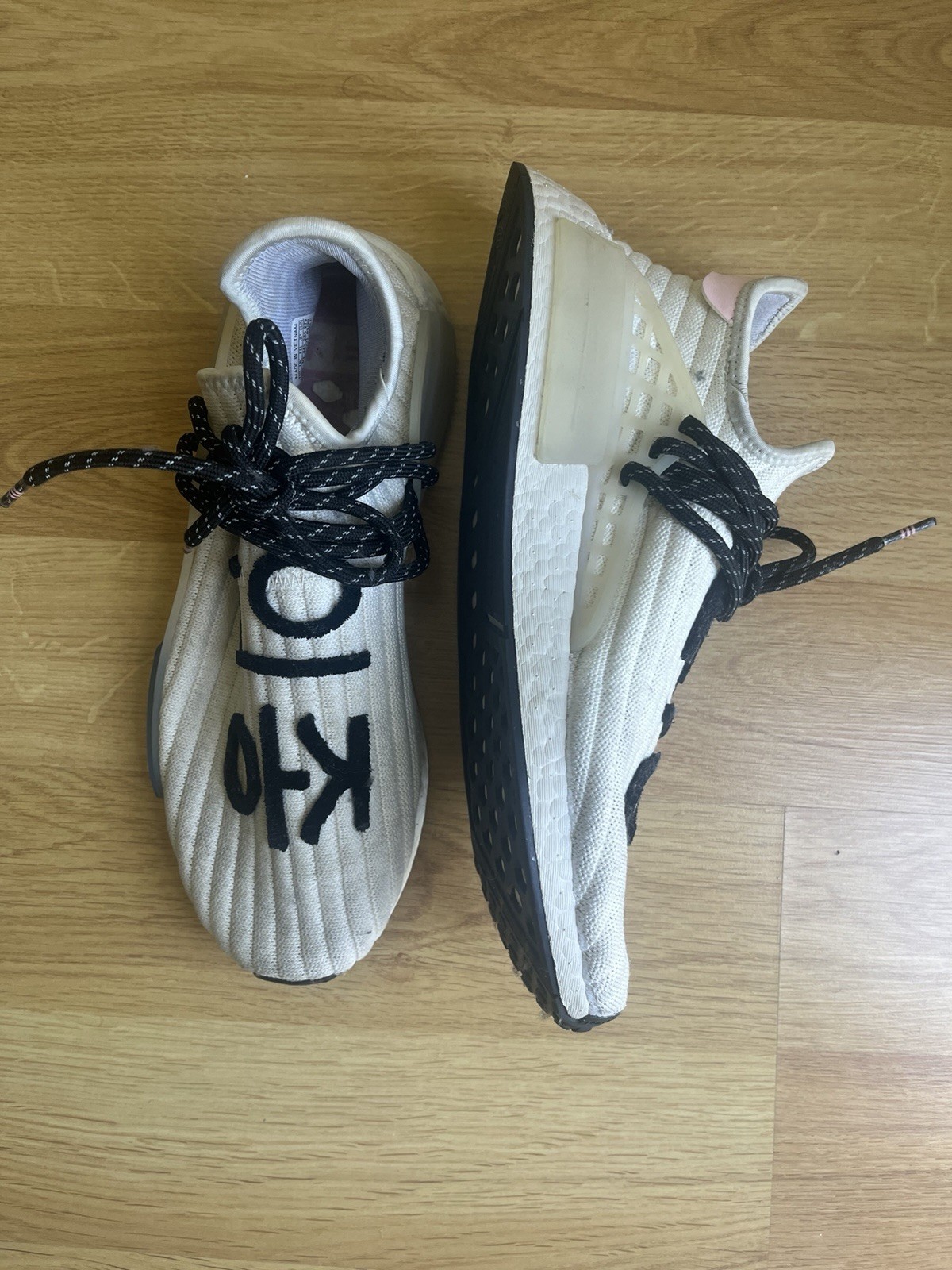 adidas Pharrell Williams NMD Hu Human Race White/Black/Pink Sneaker SHW 675001