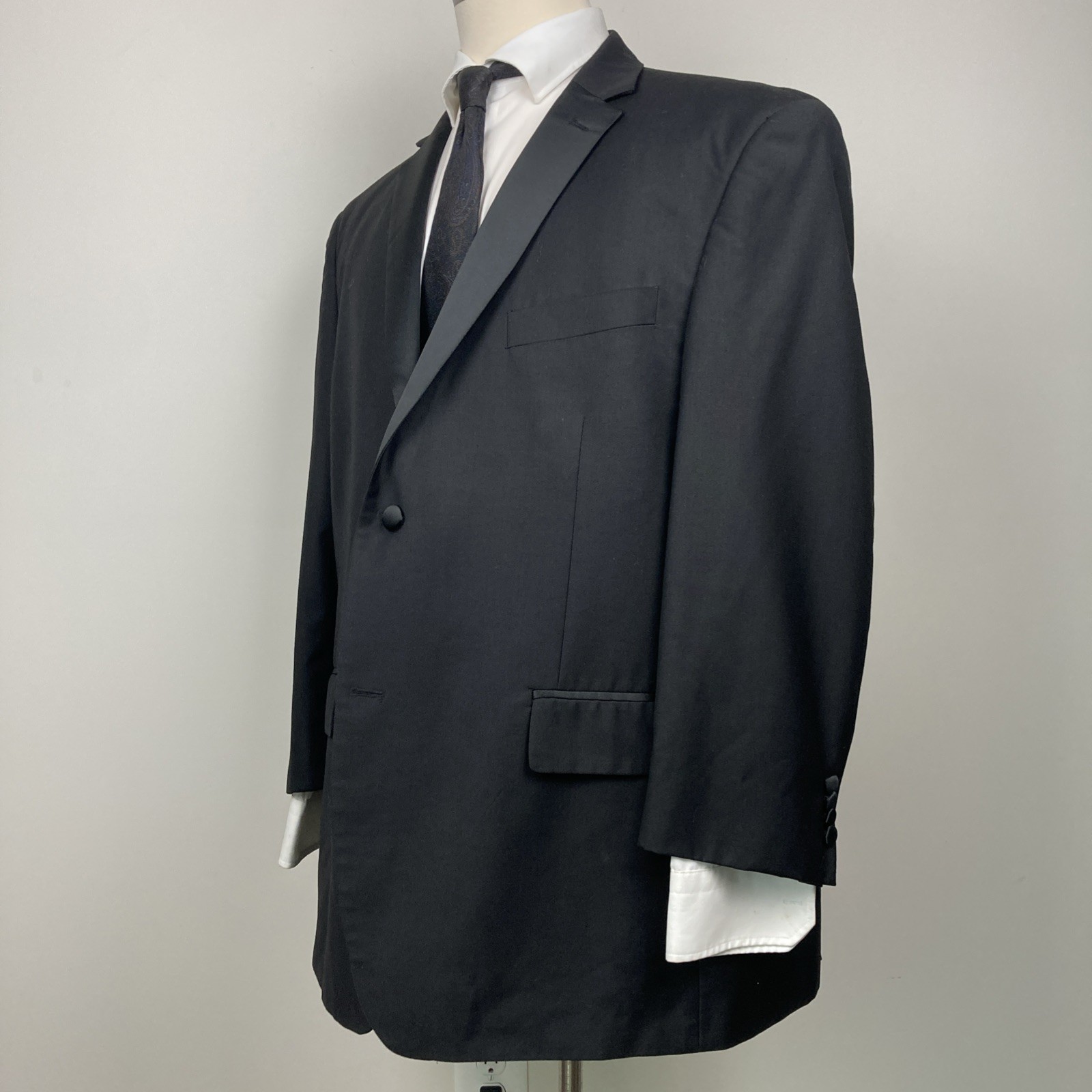 Lineage Men’s 2 Piece Tuxedo Suit 50R Jacket W45 Pants Black Polyester