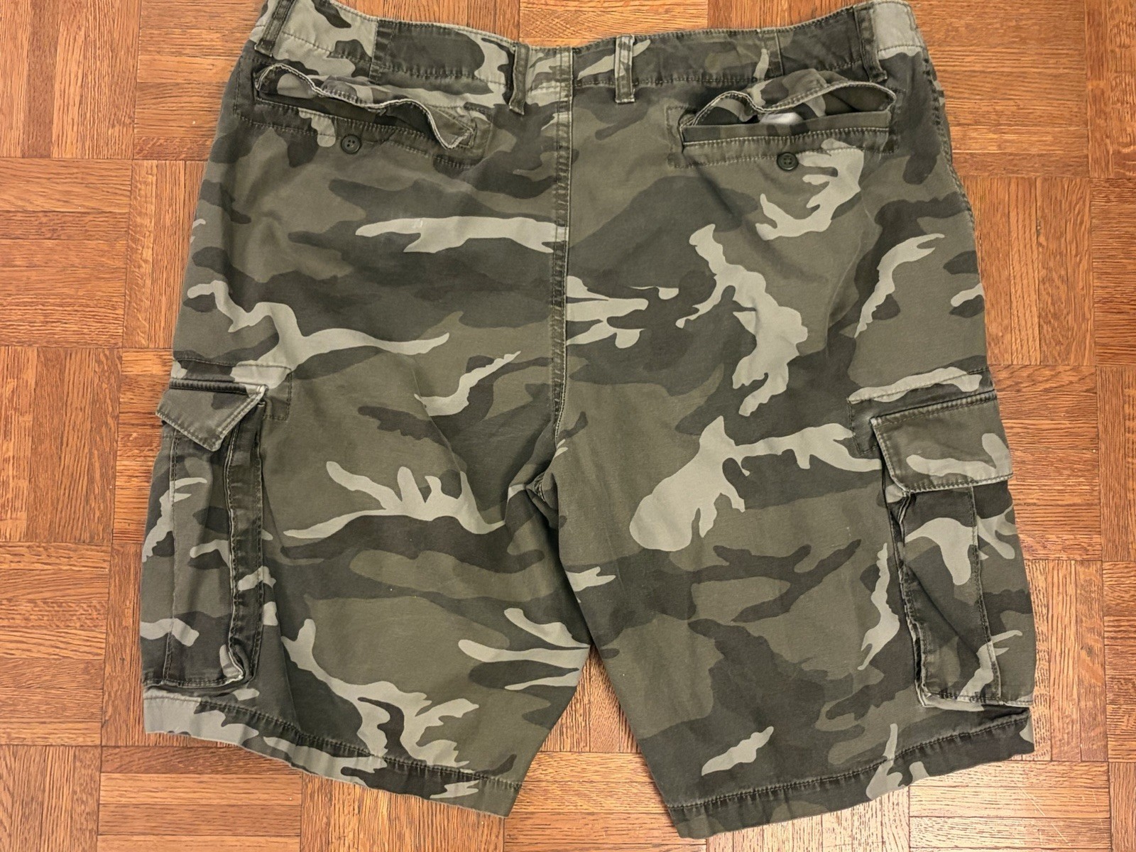 Old Navy Cargo Camouflage Camo Pattern Shorts Men’s Size 42 T Fishing Hiking