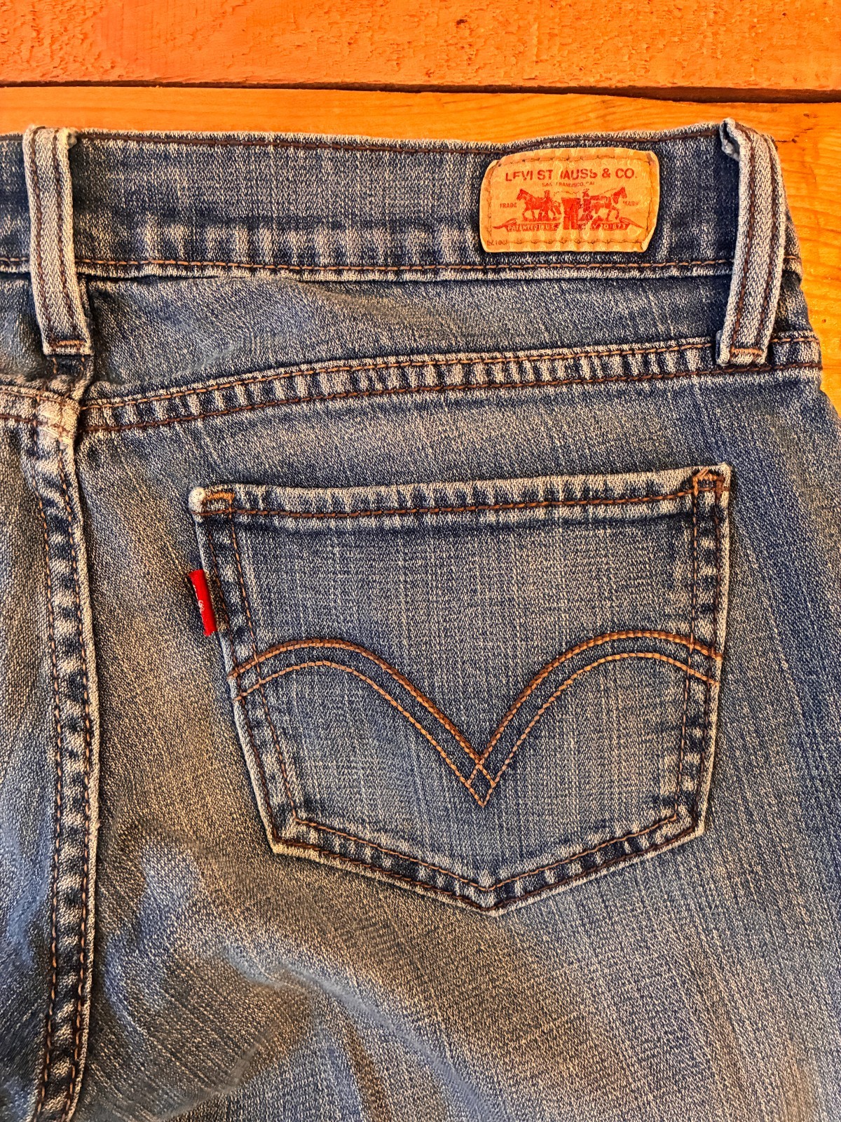 Levi’s 524 Too Superlow Black Bat Wing Low Rise Bootcut Flare Denim Jeans 31×29