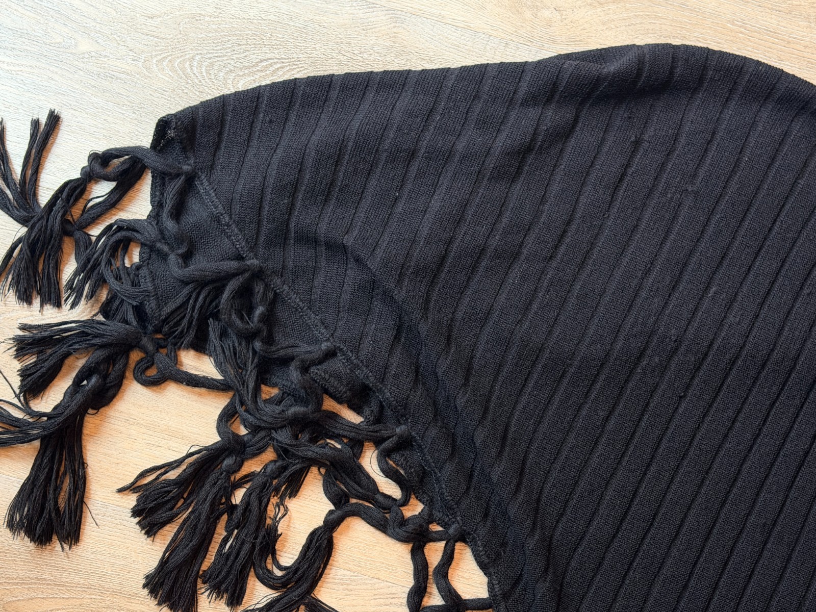 Peru Etnico 100% Baby Alpaca Women’s Black Poncho Shawl w/ SMALL HOLE SOLD AS IS