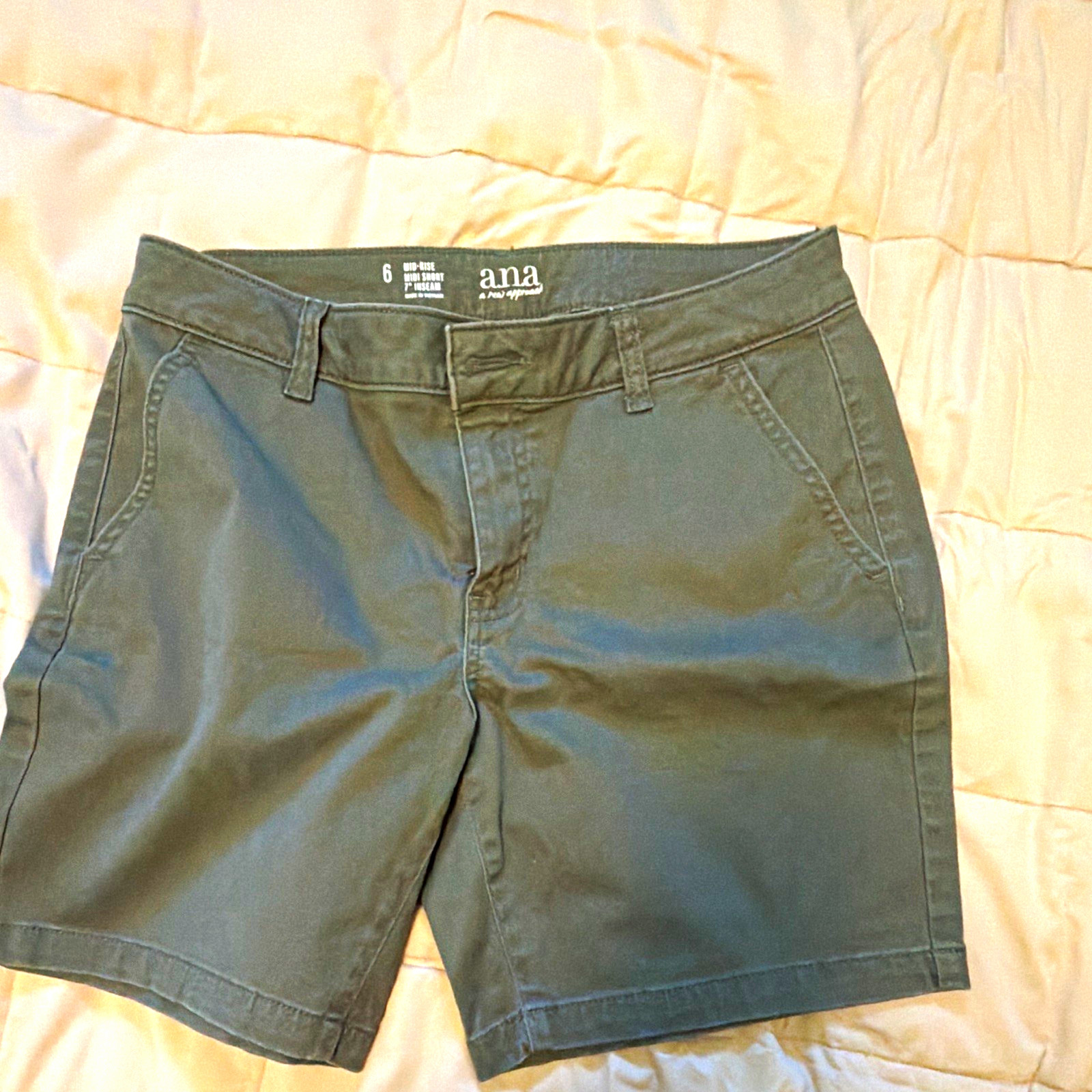 a.n.a Mid-Rise Midi Chino Shorts Womens 6 Green 7″ Inseam Twill Pockets