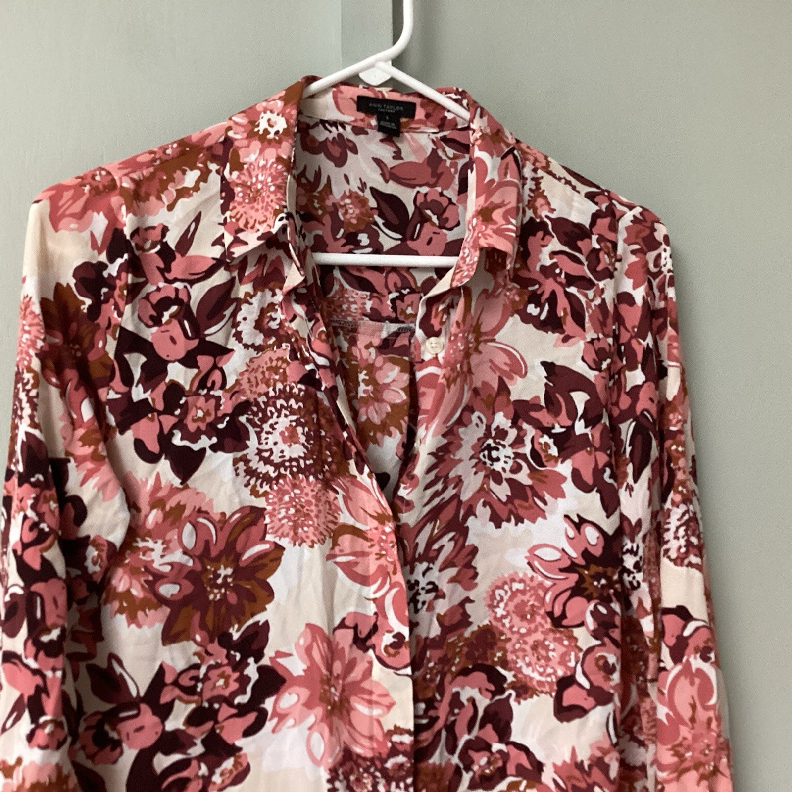 Ann Taylor Blouse Top Floral Button Down Size Small Long Sleeve Collared