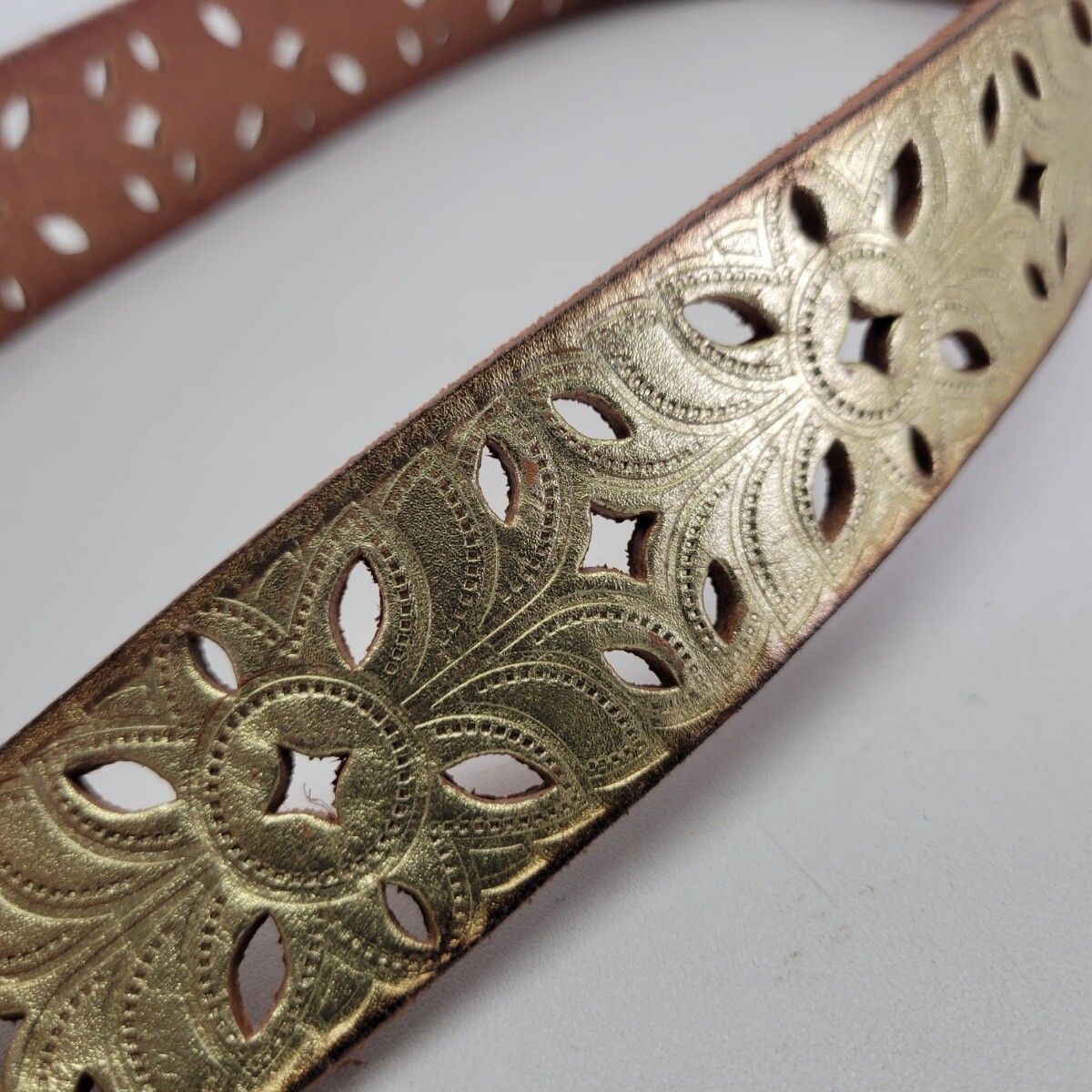 Fossil Leather Belt 30 32 34 M Flower Cut Out Gold Metallic BT3869546M