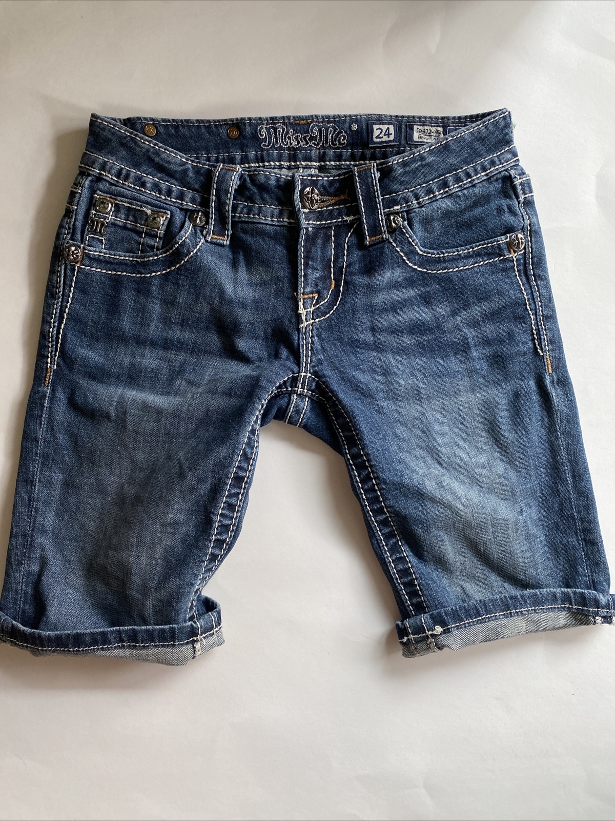 Miss Me Sz 24 Bermuda Bling Gems Silver Stitch Denim Shorts Med Wash 11 1/4 Inse