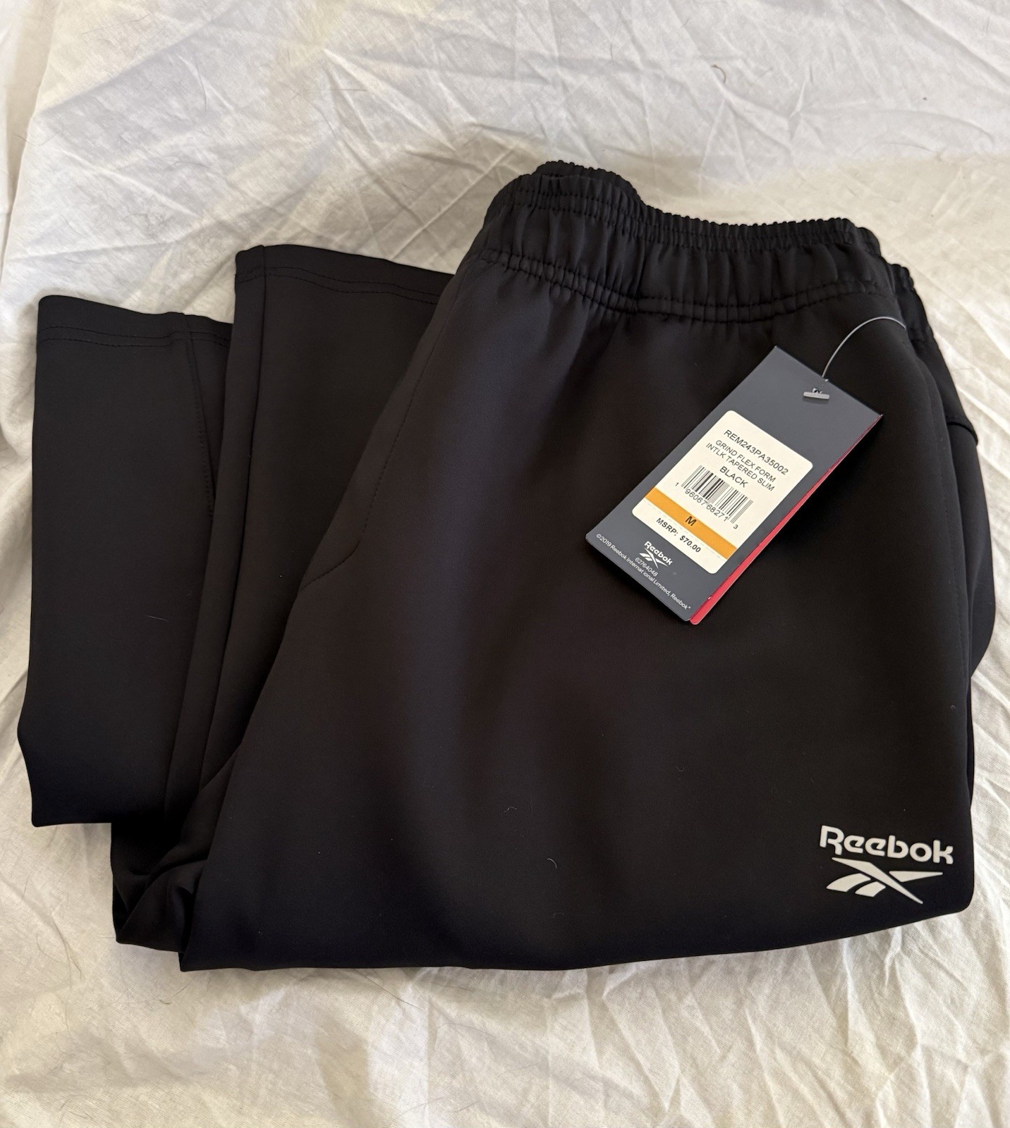 Reebok Tapered Slim Size Medium Flex Form Men’s Black Sweatpants NWT