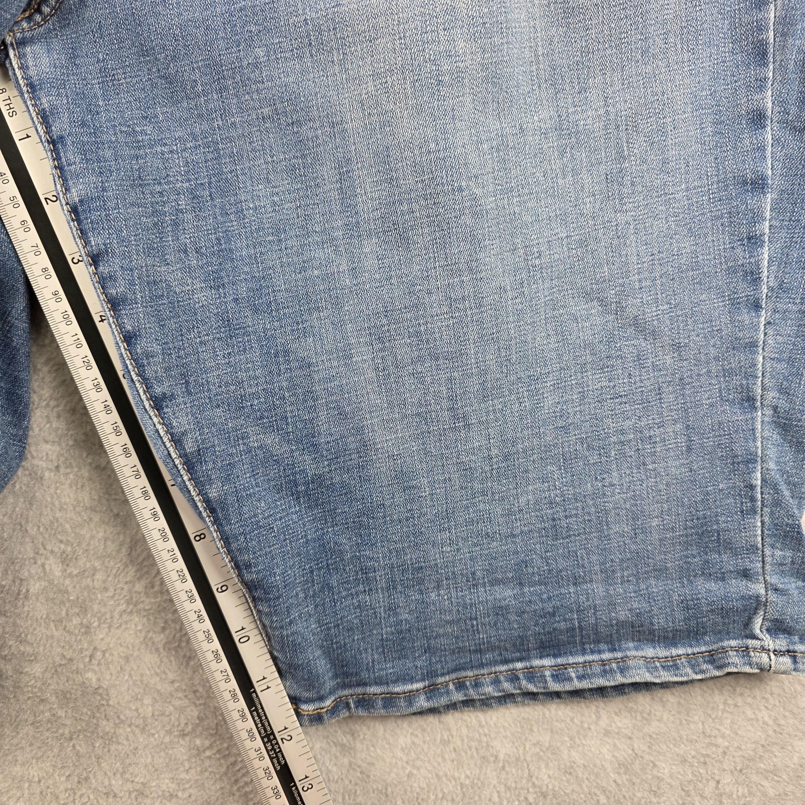 Levi’s Bermuda Shorts Womens 18 W34 Blue Stretch Mid Rise Denim NWT