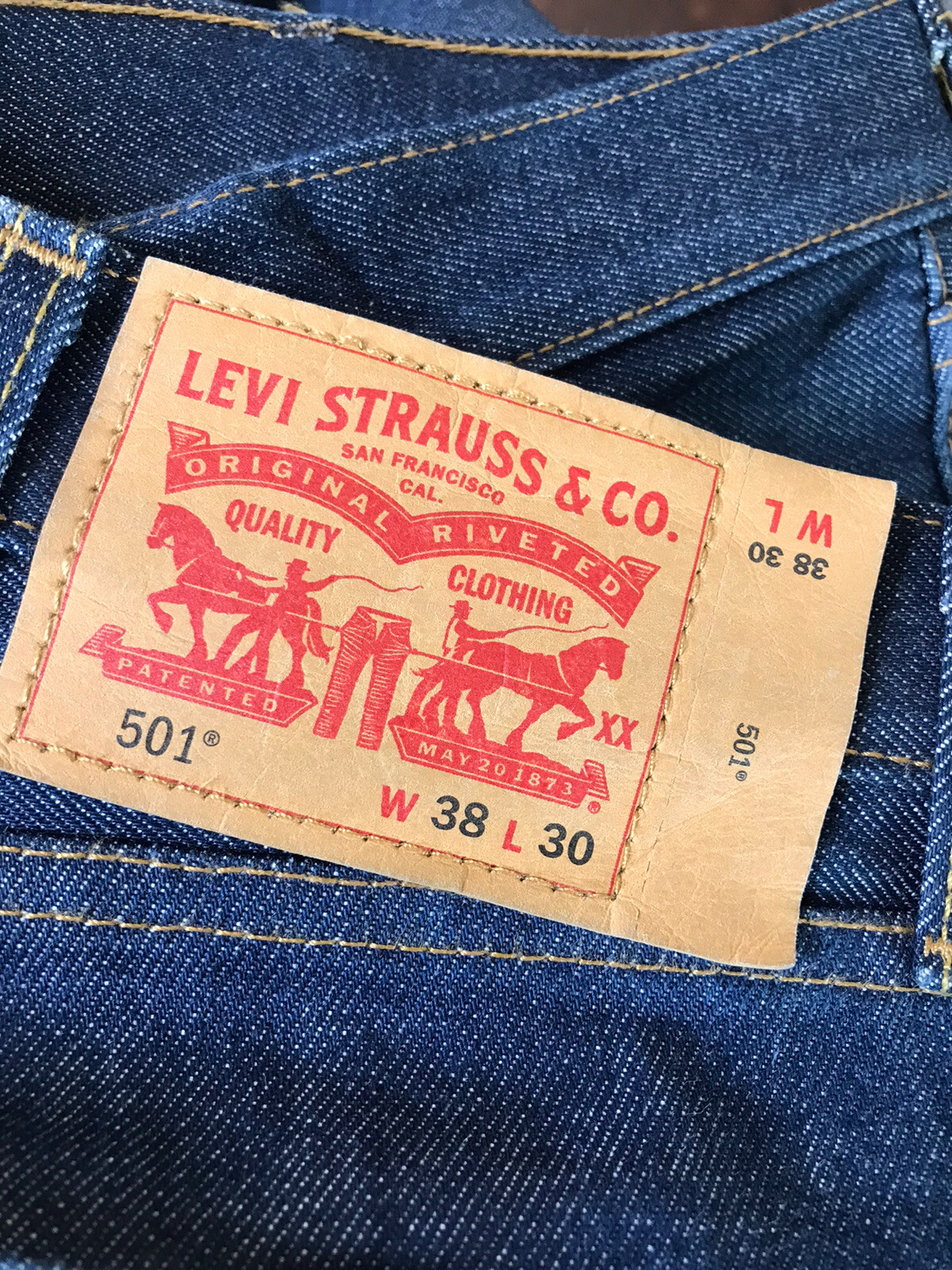 Levis Men’s 501 Button Fly Jeans Tag Size 38 x 30 small flaw see pic