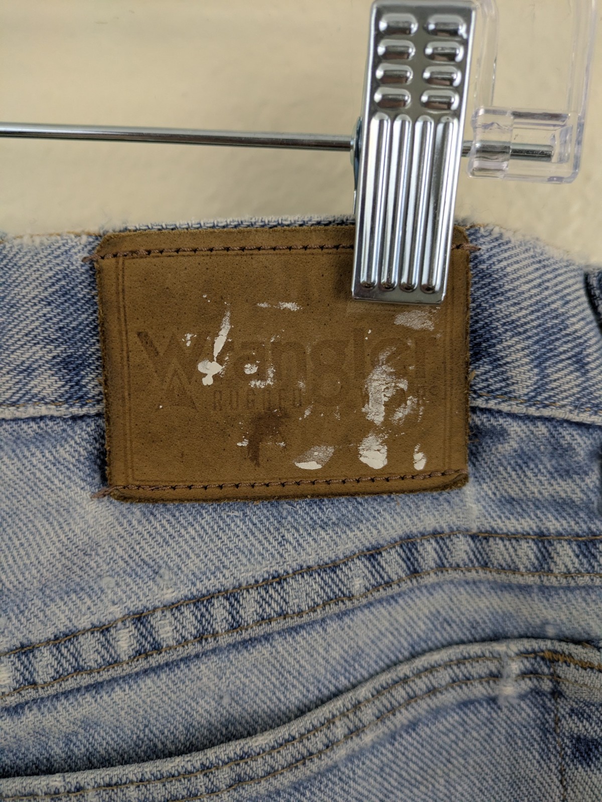 Wrangler 33×30 Vintage Distressed Light Wash