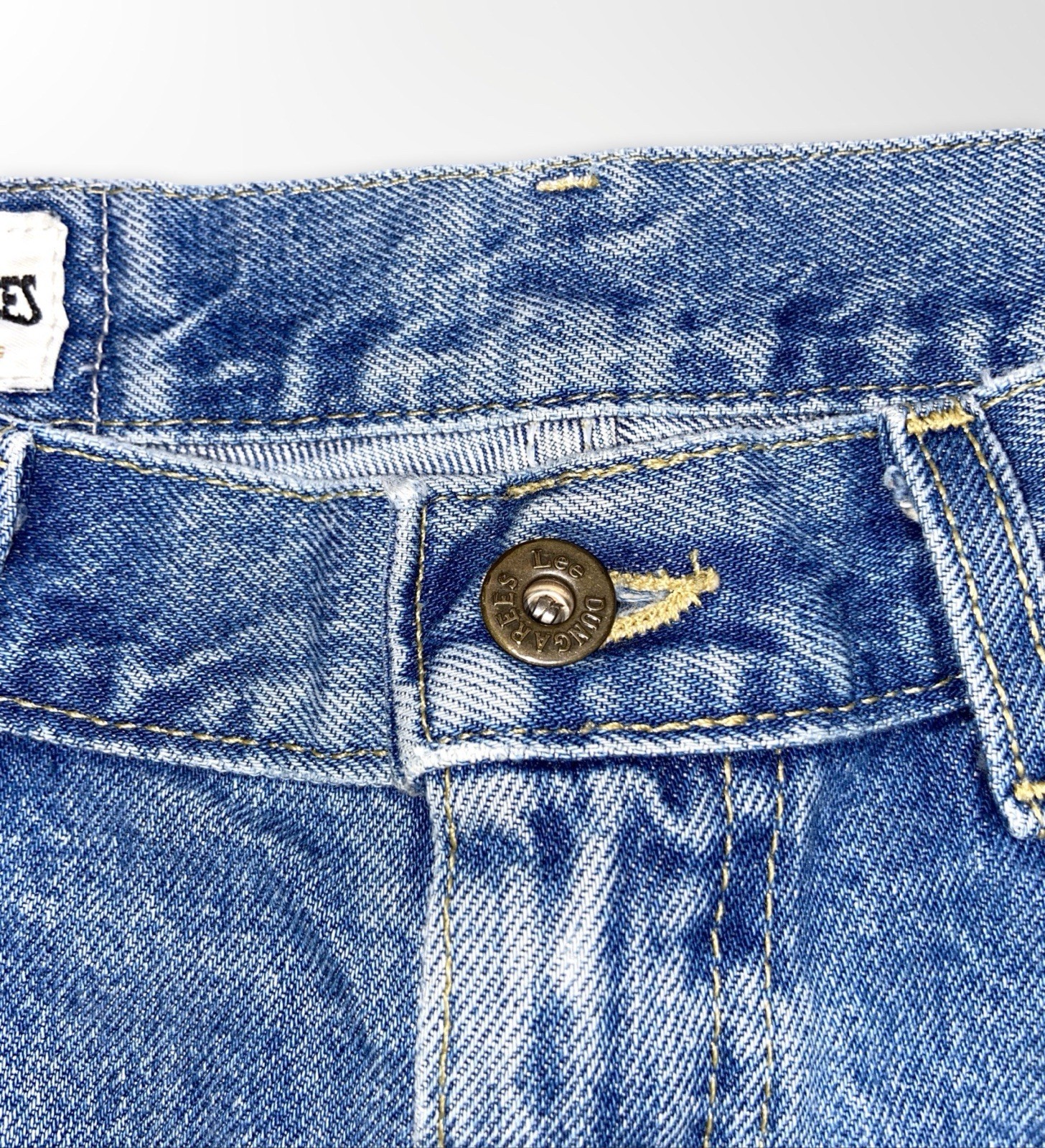 Vintage Lee Can’t Bust Em Jeans – Men’s Size 31×32 – Donut Button Union Made USA