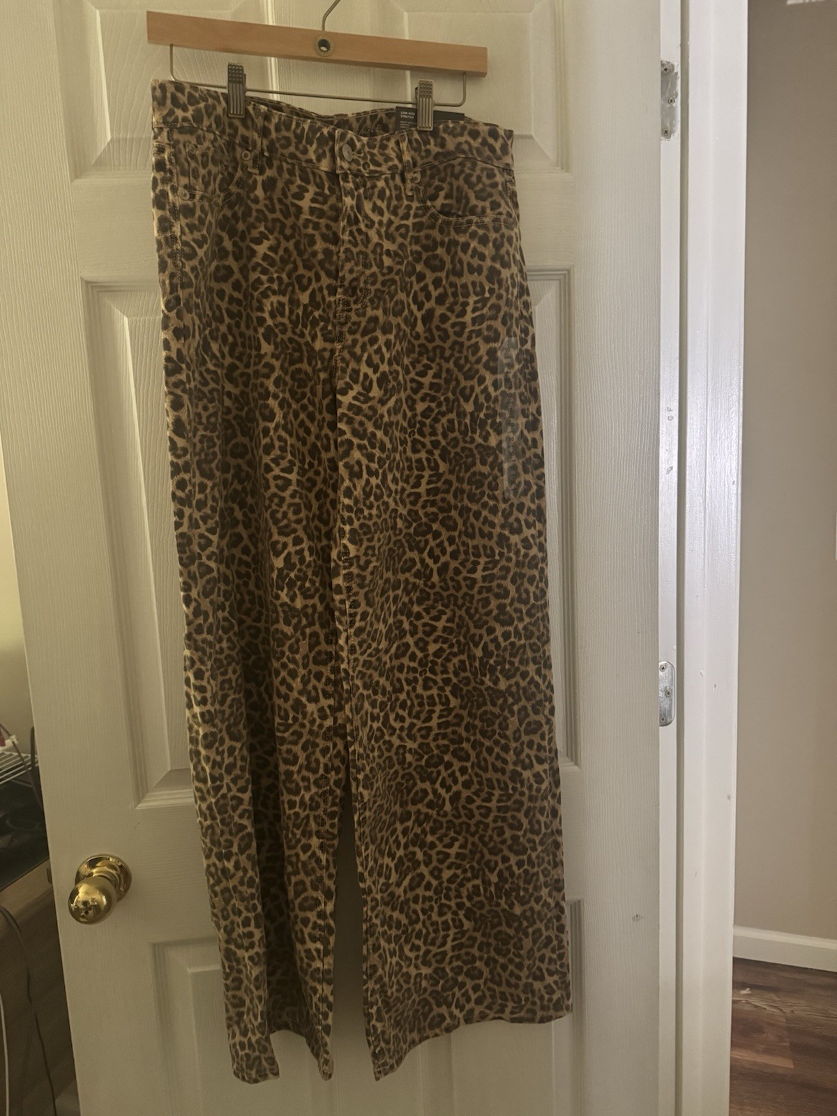 American Eagle Women’s Low Rise Baggy Wide-Leg Leopard Stretch Denim Pants 10L
