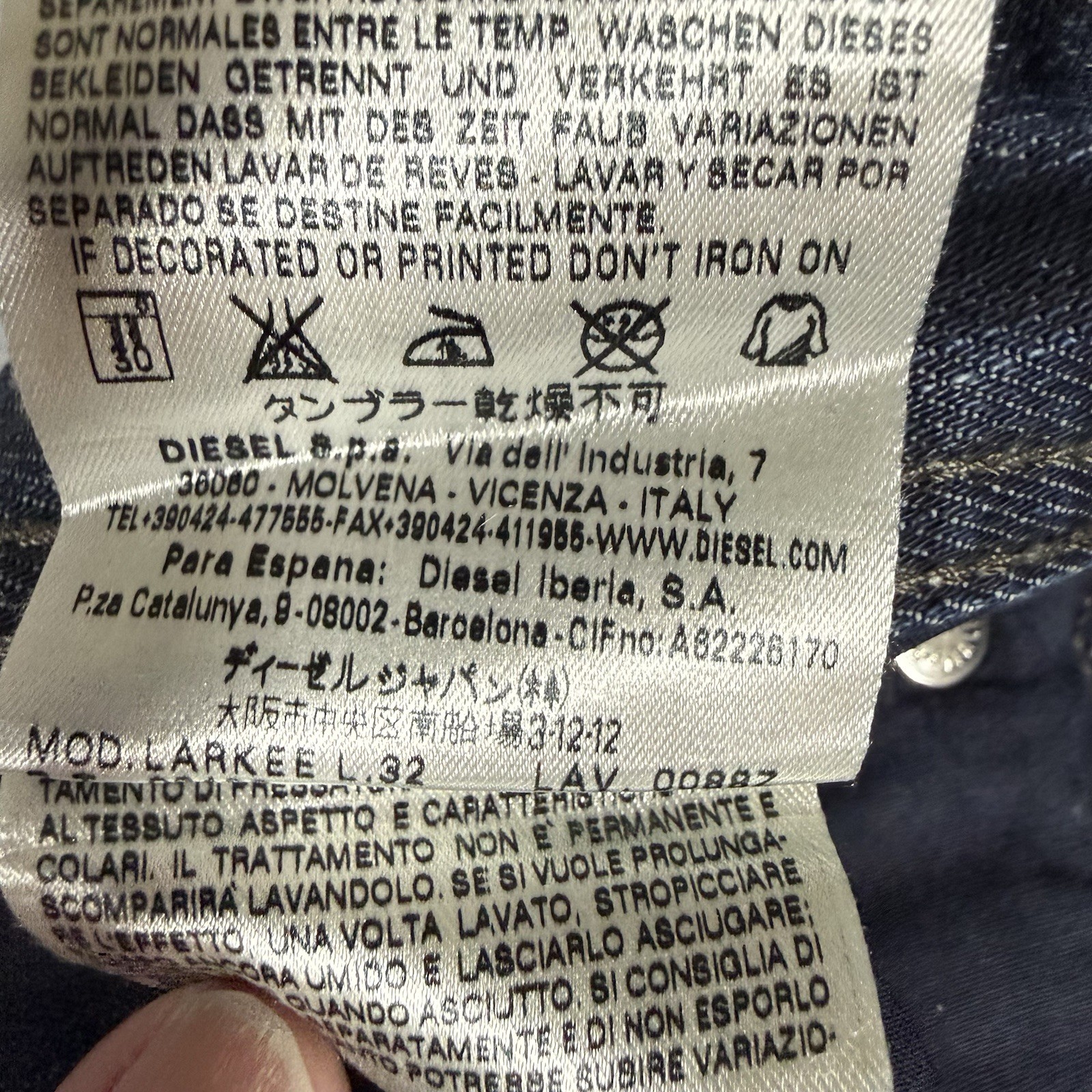 Diesel LARKEE Jeans Men 28×32 Blue STRAIGHT Leg Faded Button Fly Italy 0088Z