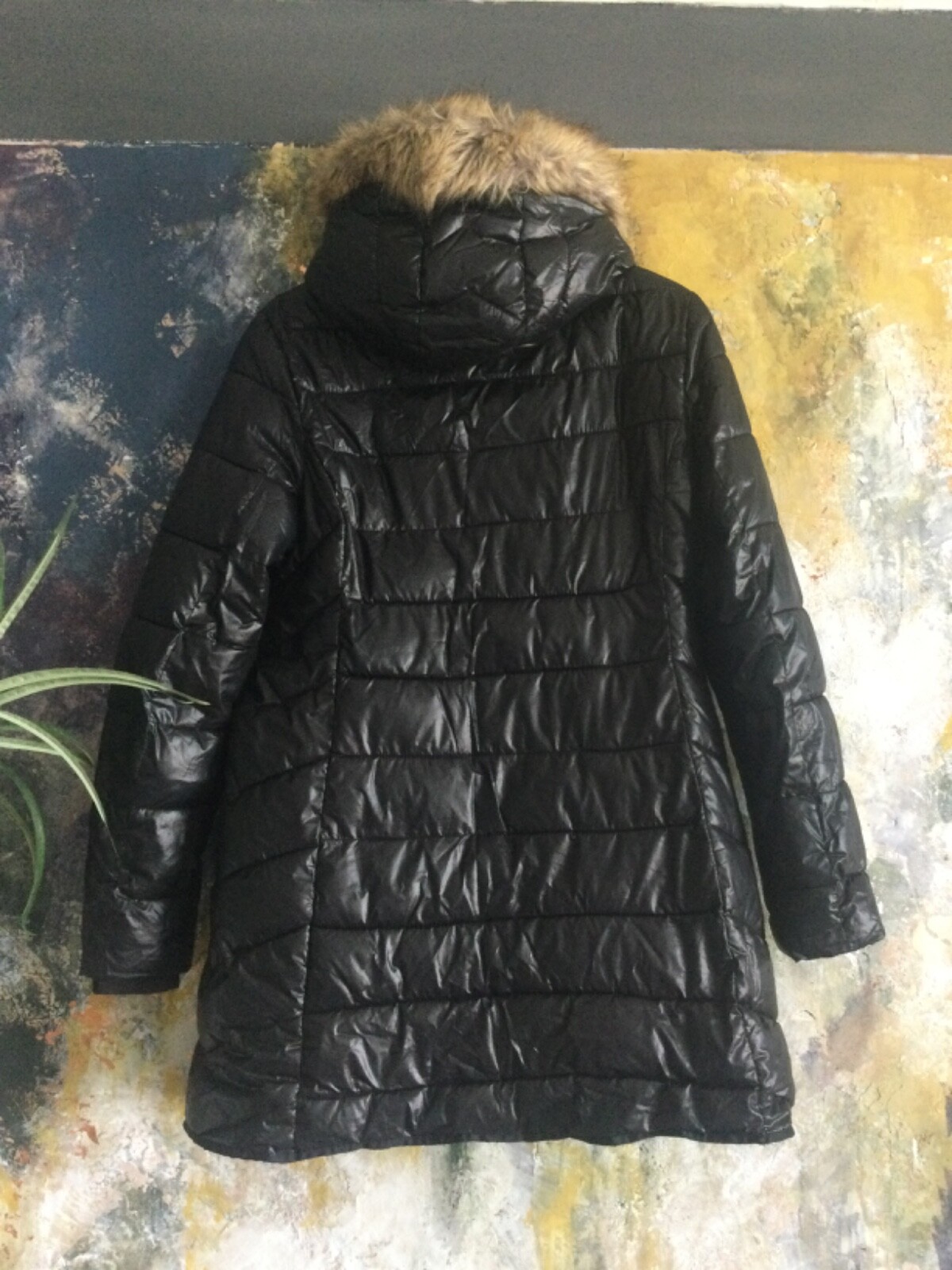 WOMENS COAT BLACK QUILTED PARKA FUR TRIM HOOD SHINY VGC WORN ON FILM INC UK PP