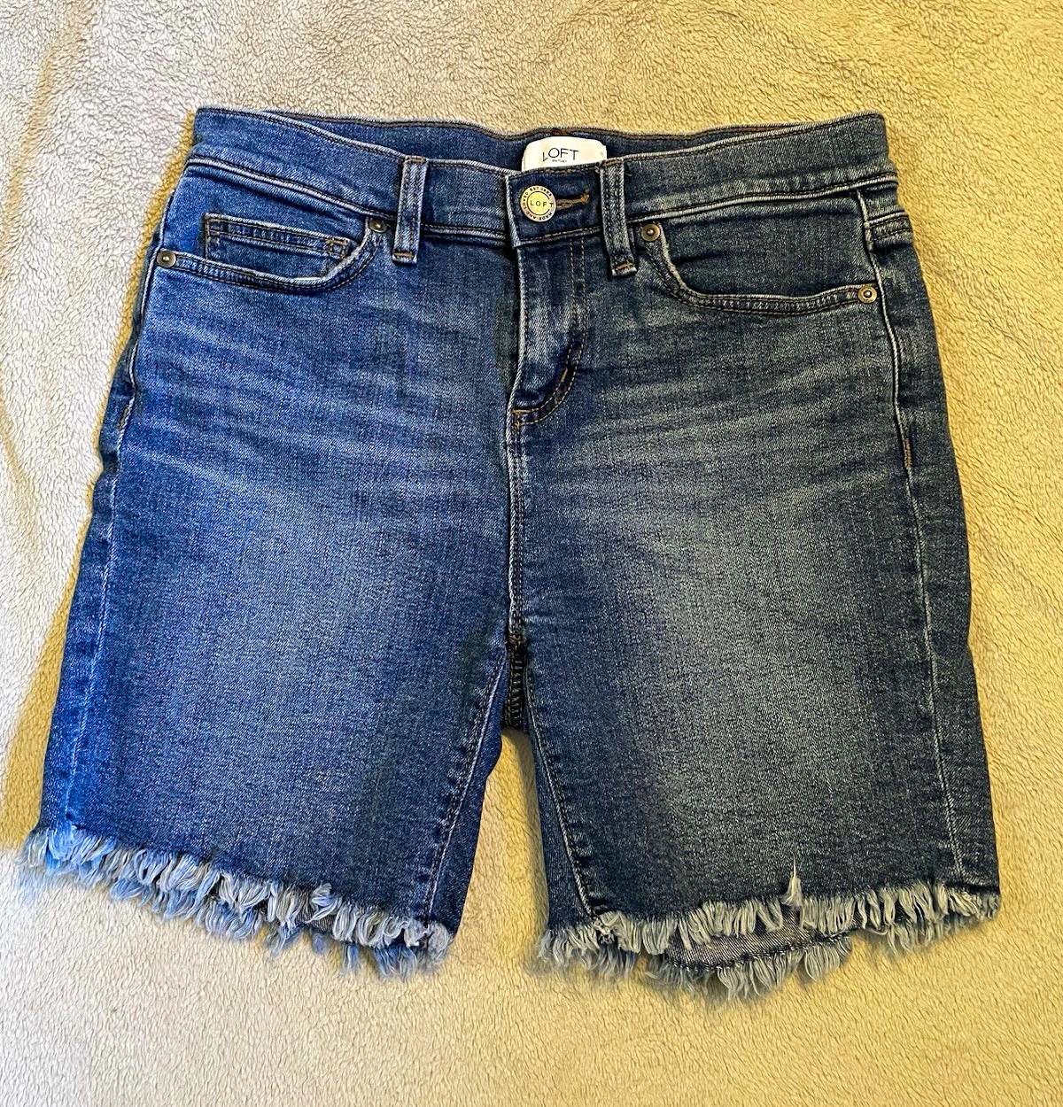LOFT Outlet High Rise Blue Denim Cut Off Shorts Women’s 2 6″ Inseam 32″ Waist