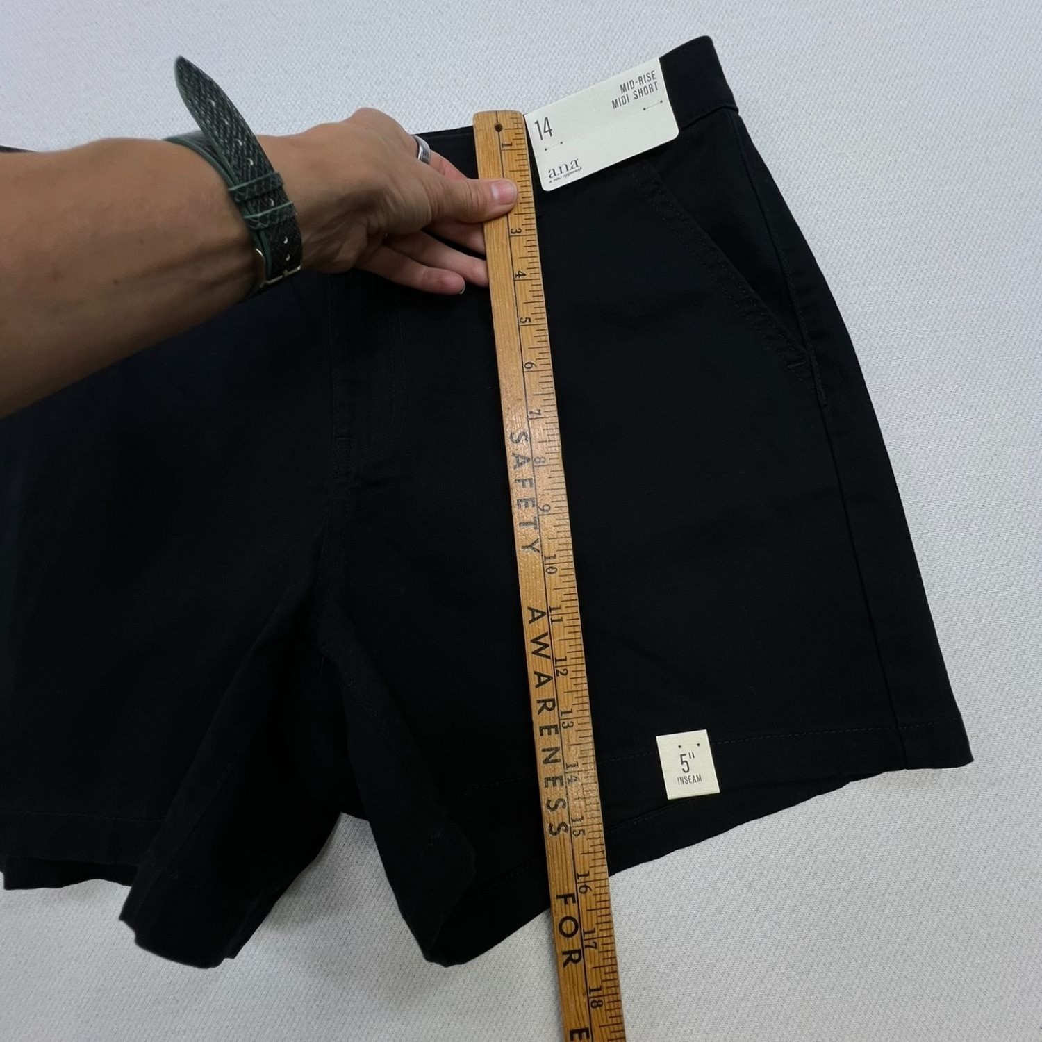 A.N.A. New Approach Women Mid-Rise Midi Shorts SIze 14 Black 5″ Inseam Casual