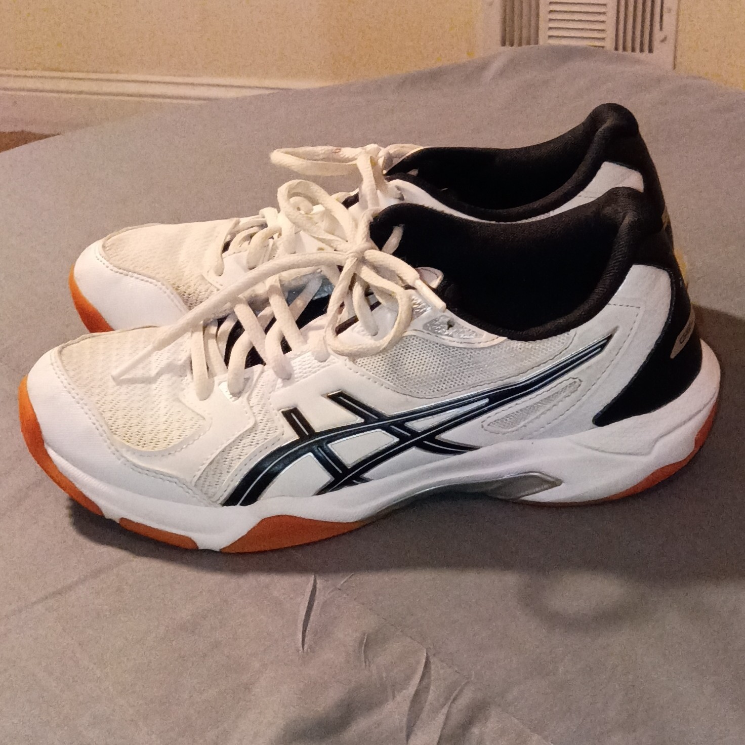 ASICS GEL-ROCKET Men’s Low Top Lace-Up Sneaker White/Black/Orange 1072A056
