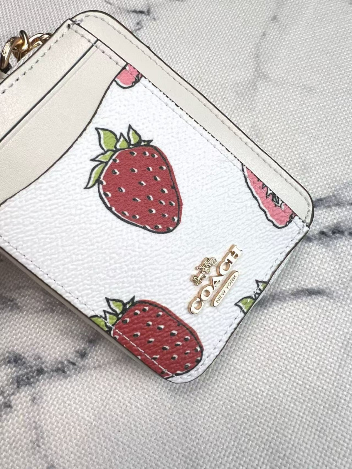 NWT Coach CAR32 Zip Card Case With Strawberry Print NWT Chalk Multi With Box