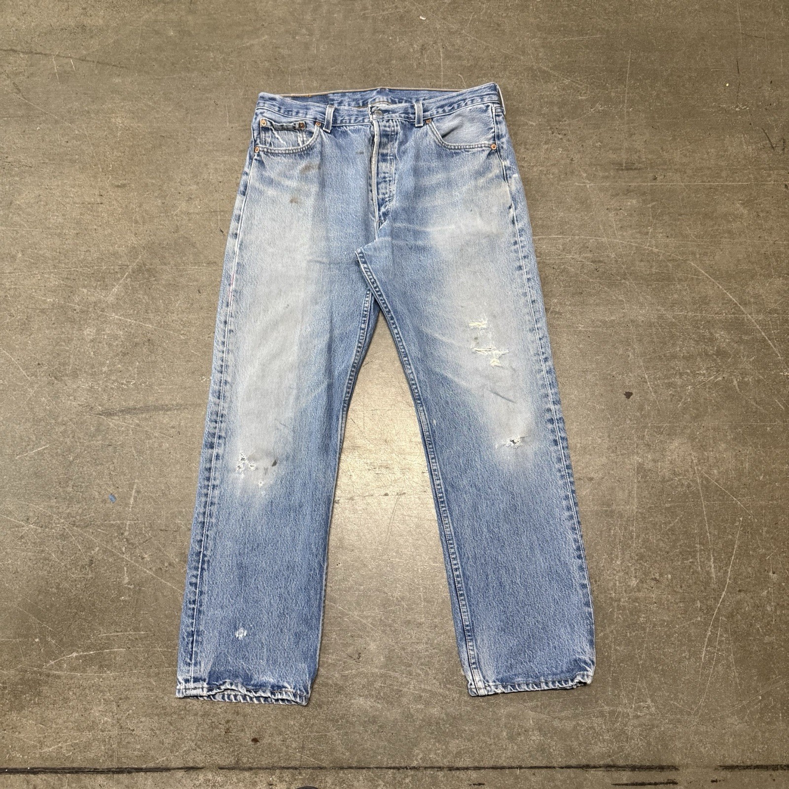 VINTAGE 90s Levi’s 501 Series button fly light wash straight jeans distressed