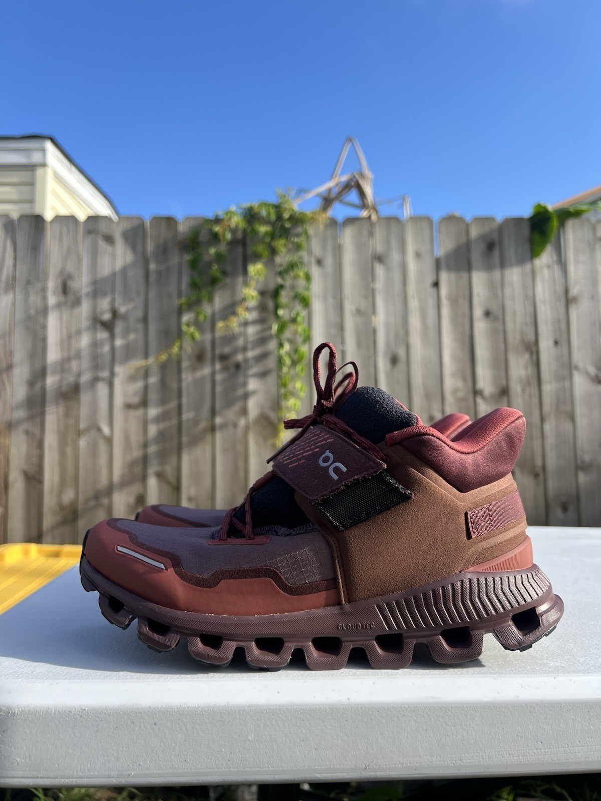 Men’s On Cloud Burgandy Boots Size 8