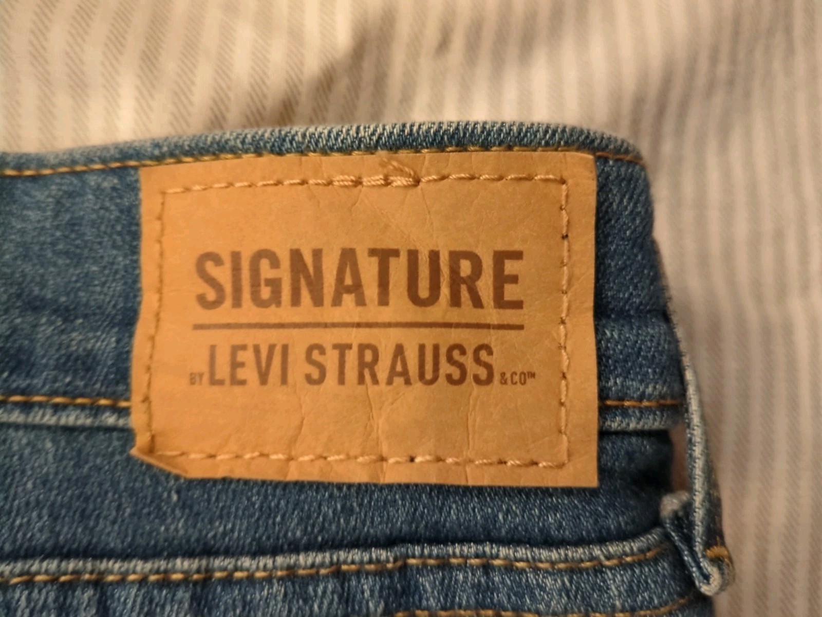 Signature By Levi Strauss Size 20M Women’s Denim Jeans Boot Cut Mid Rise 35”x32”