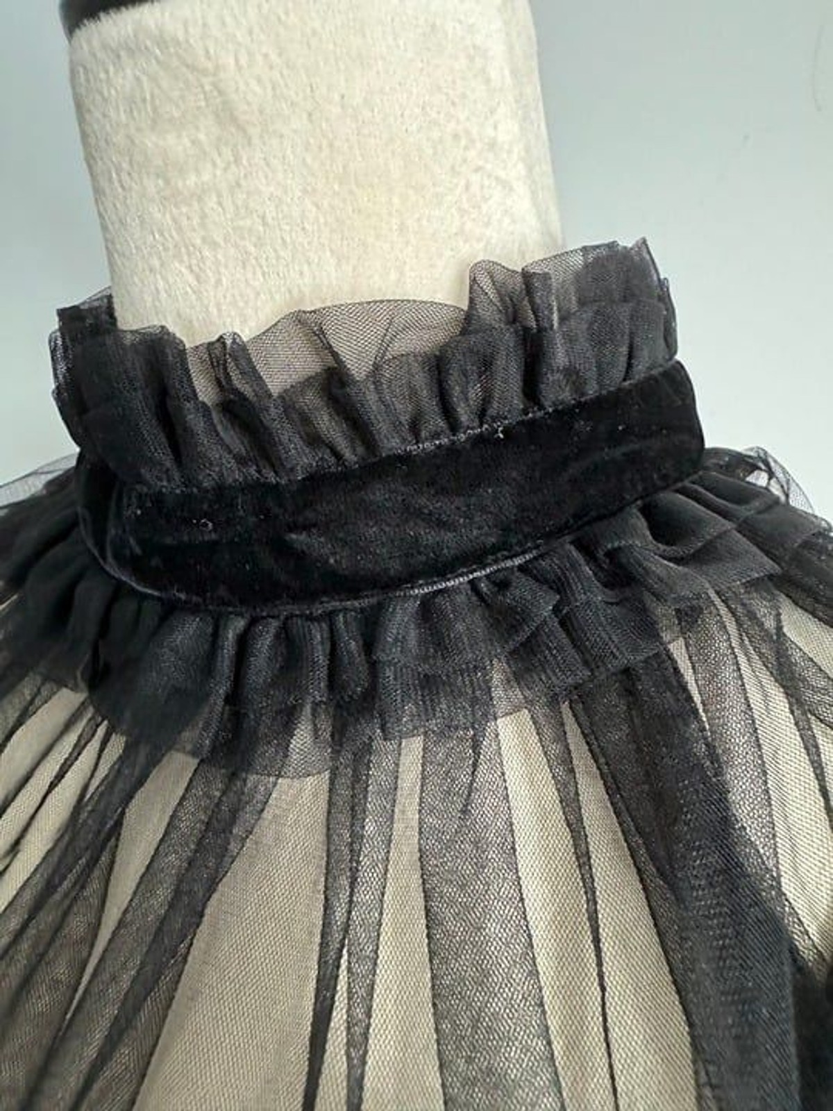 ALICE + OLIVIA Alexia Cropped Velvet-trimmed Ruffled Chiffon Blouse, Size L