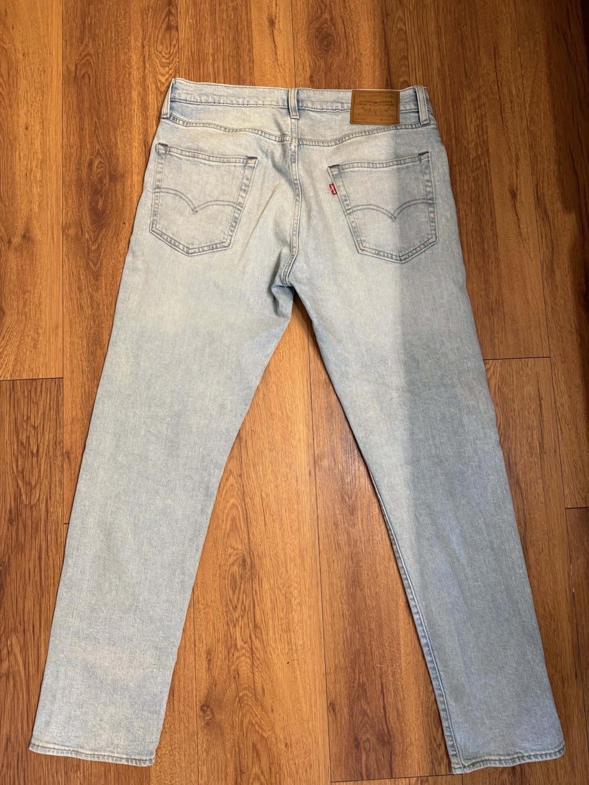 Levi’s Premium Men’s Light Wash Tapered Mid Rise Denim Big E zipper fly