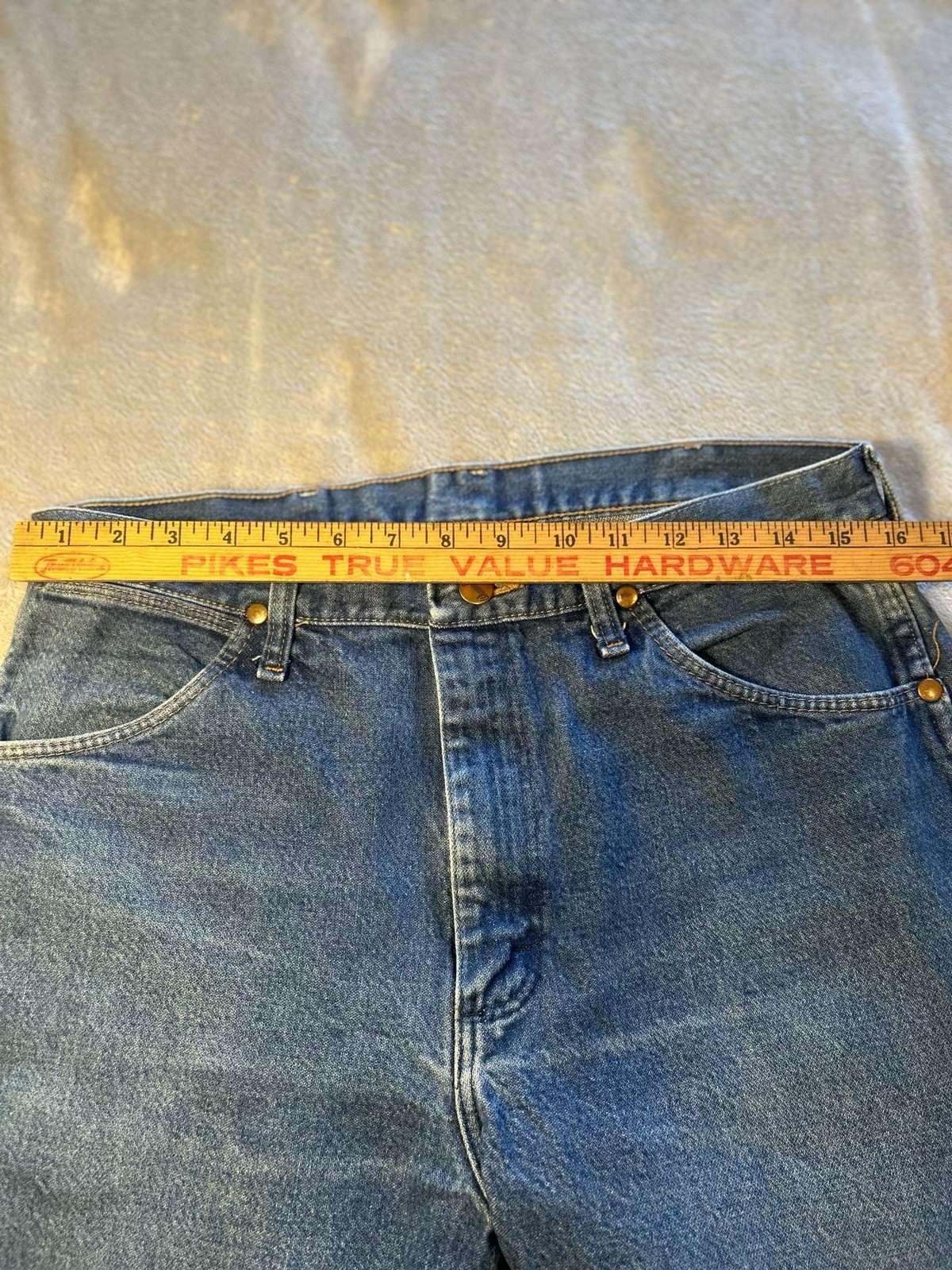 Vintage Wrangler 13MWZ Cowboy Cut Rigid Denim Jeans 33×32