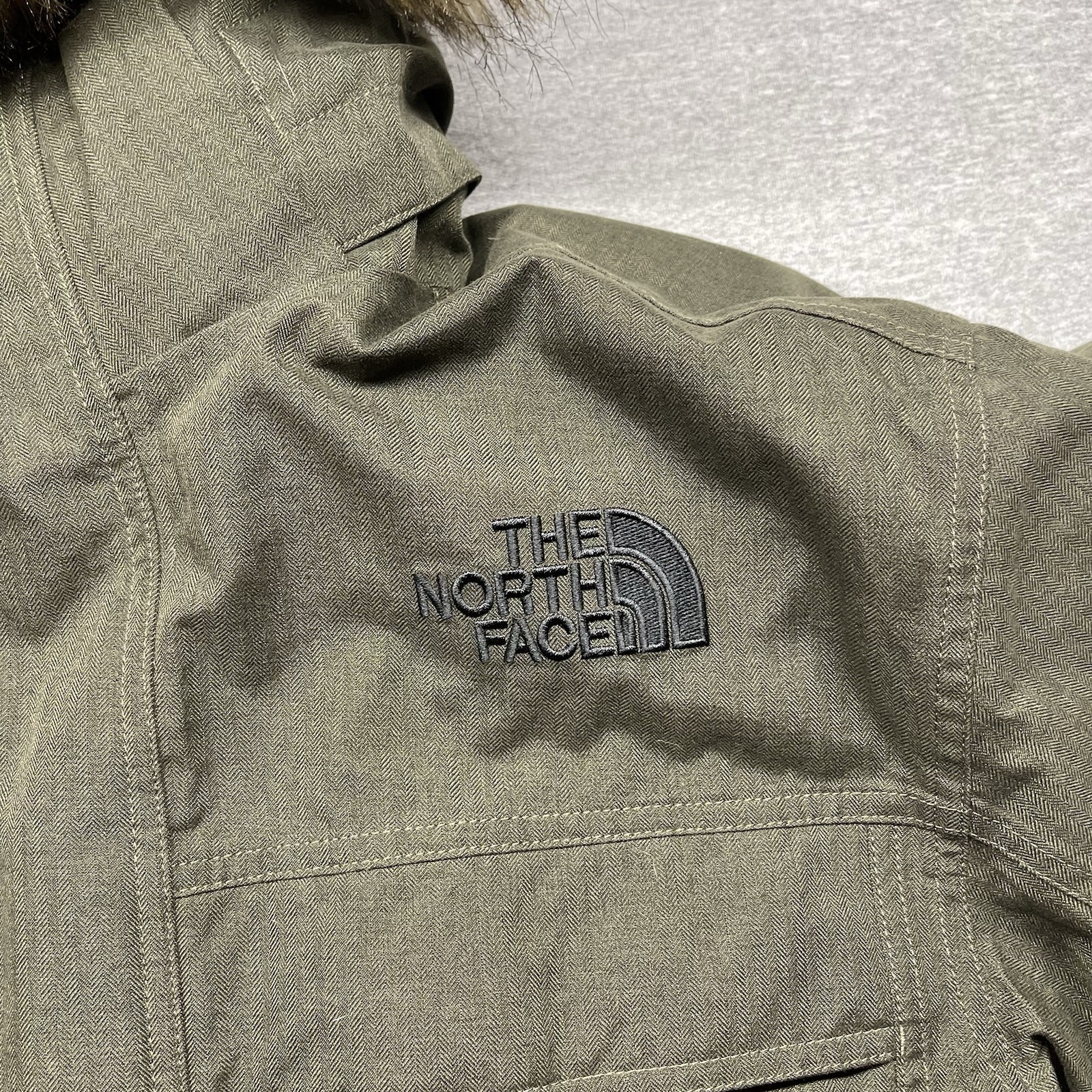 The North Face McMurdo Parka II Mens Medium Green Down Full Zip Hooded Jacket