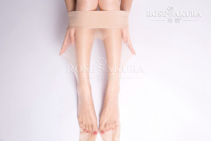 Rose Sakura SEAMLESS Pantyhose Tights See-through Stockings Sheer No Seam 7334