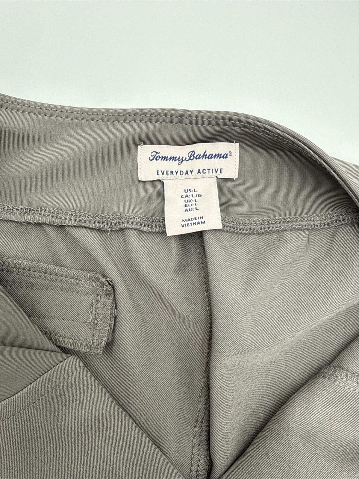 $89 Tommy Bahama Women’s Bermuda Golf/Leisure Shorts – Taupe – Size: Large – New