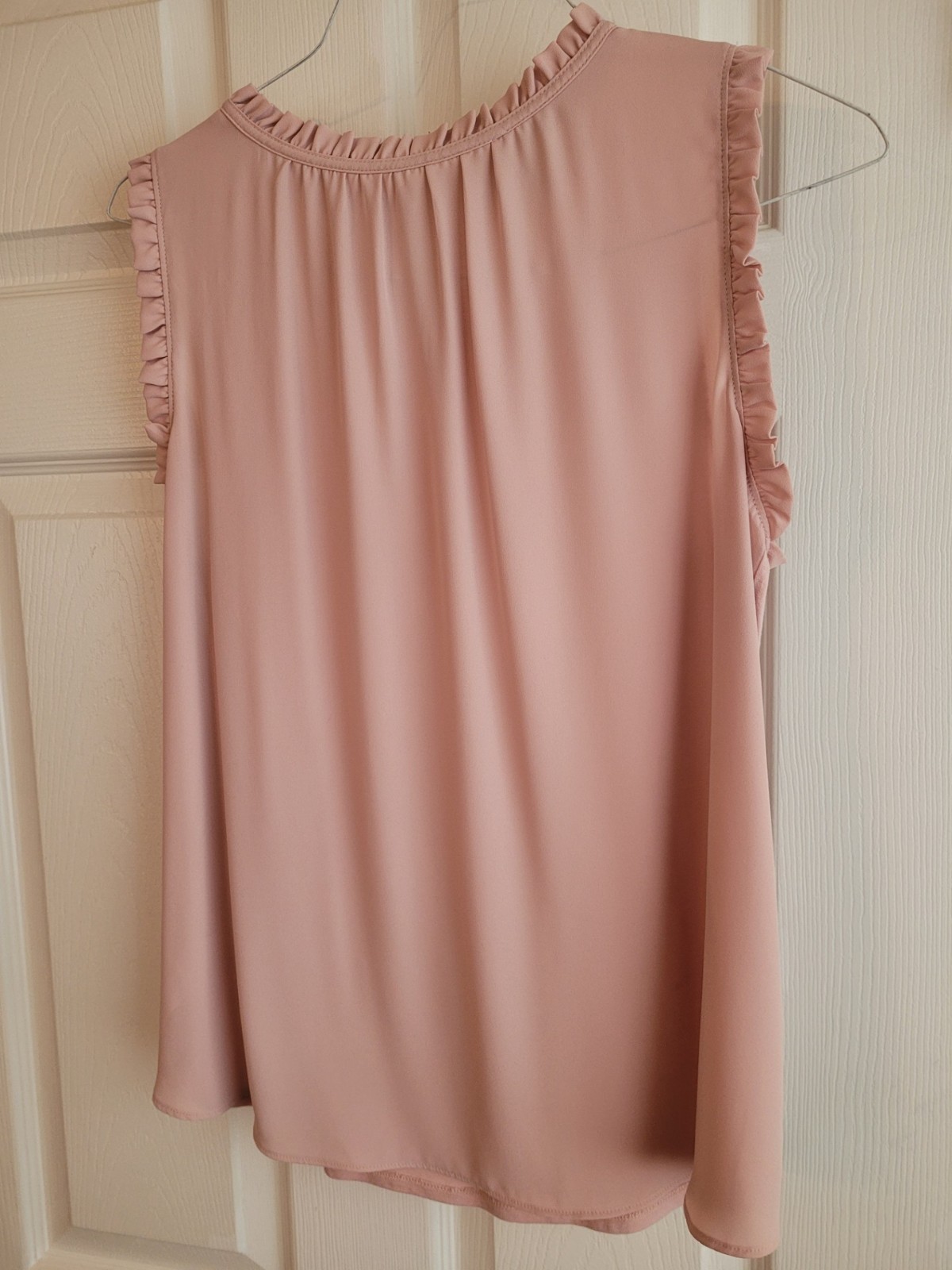 AnnTaylorLoft Sleeveless Medium Summer Top; Ruffle detailing; Petal Pink EUC