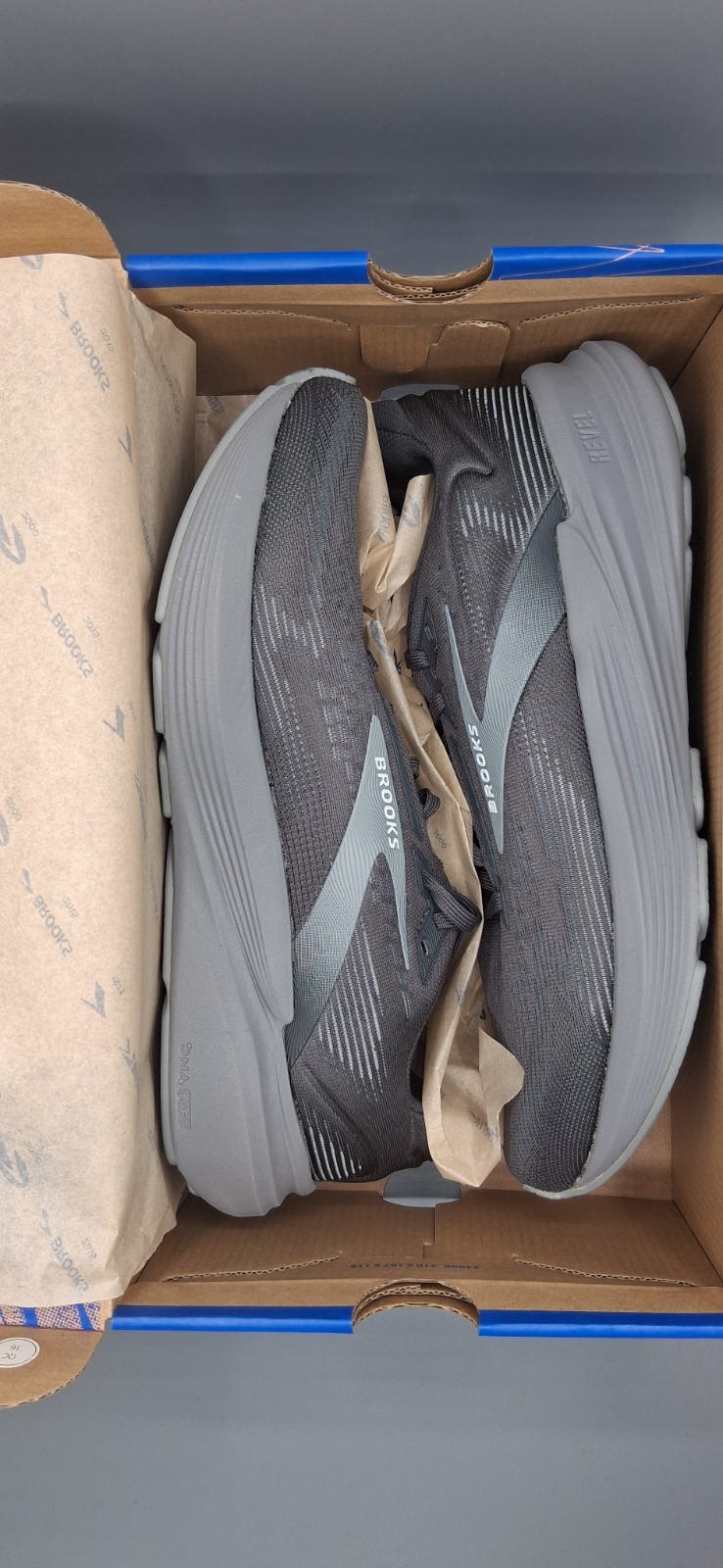 Brooks Men’s Revel 8 Running Shoes Primer/Blackened Pearl (Size 9)