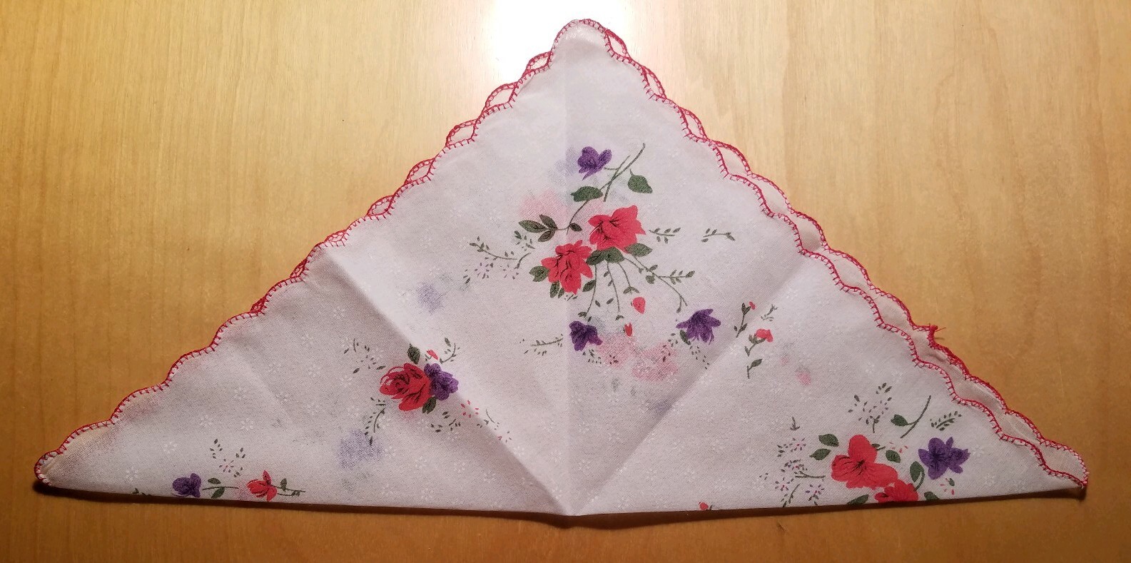Vintage 50s Floral Print Rayon Hankie Scalloped Hand Stitched Edges 11 1/4″ Sq.