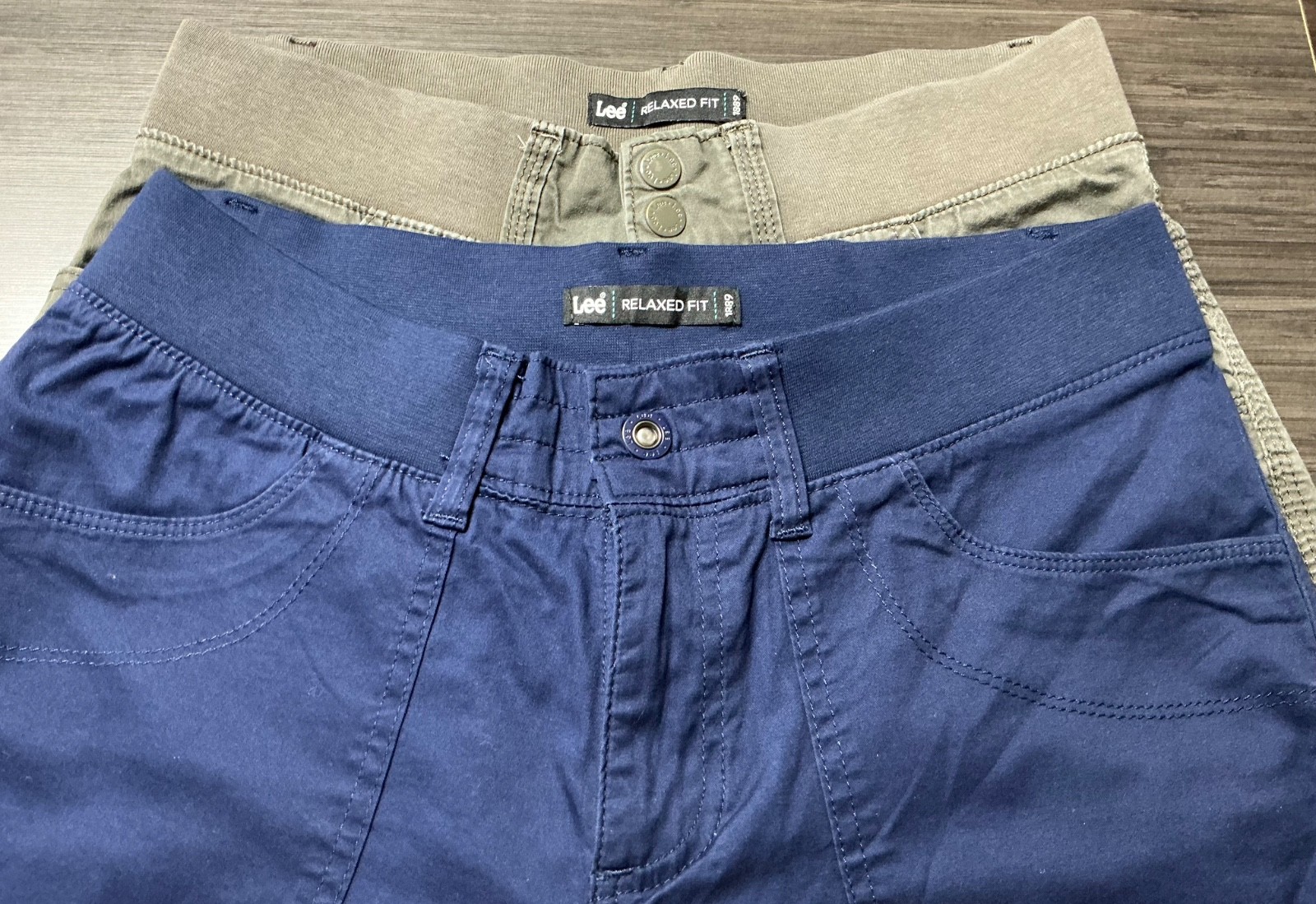 Lot of 2 Pairs Lee Flex-to-Go Mid Rise Cargo Capris Pre-owned Size 6 – Both $10