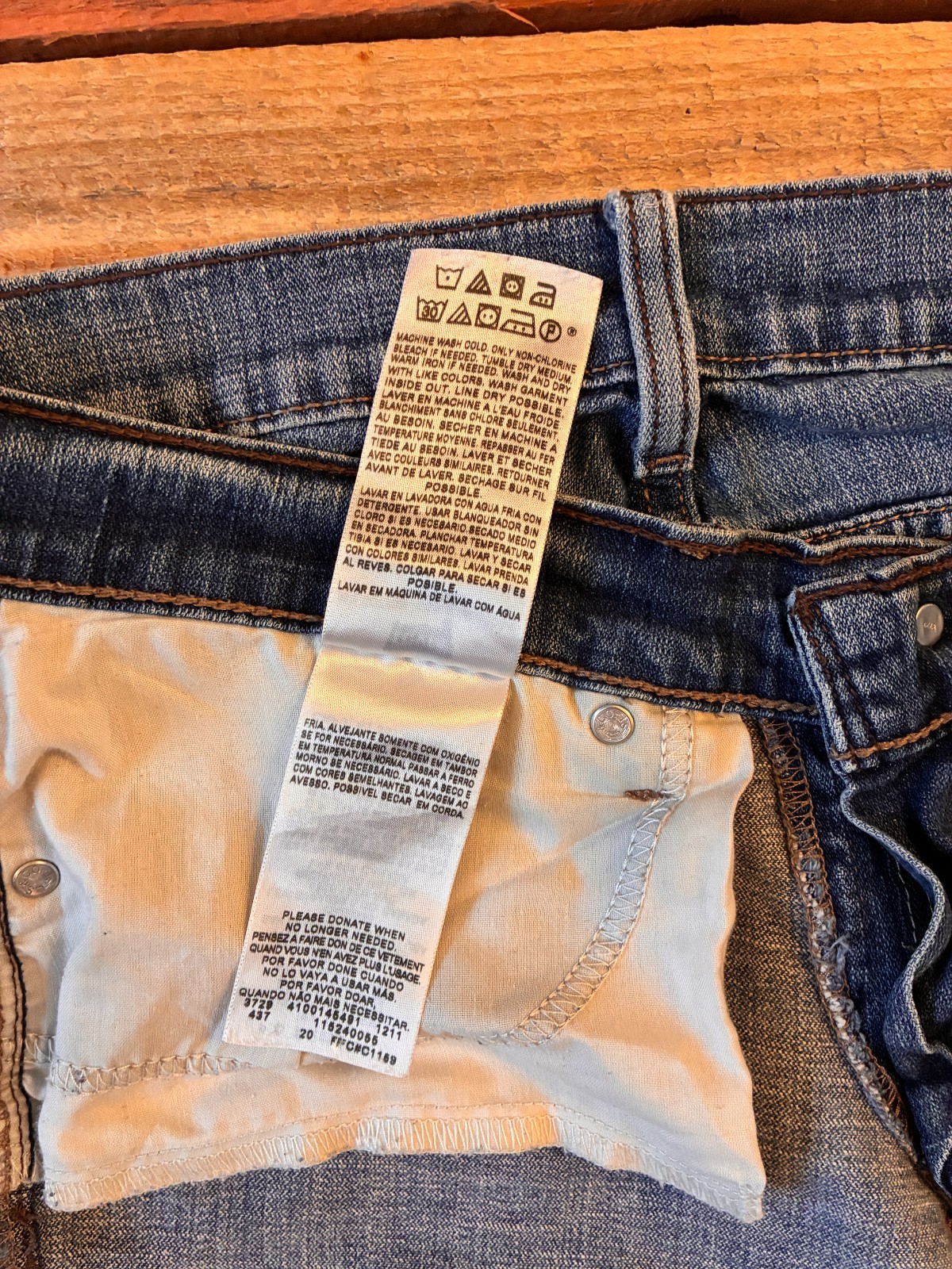 Levi’s 524 Too Superlow Black Bat Wing Low Rise Bootcut Flare Denim Jeans 31×29