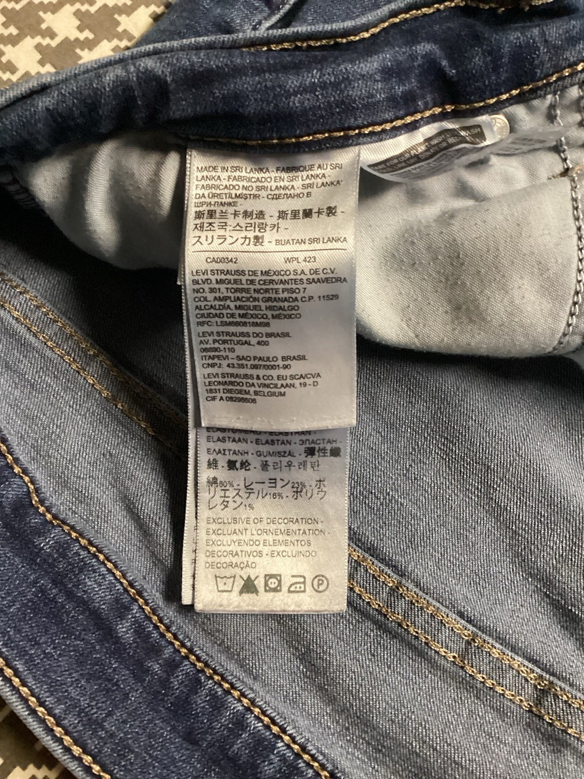 Levis Jeans Womens 26W M Blue Denim Classic Straight Leg Dark Wash