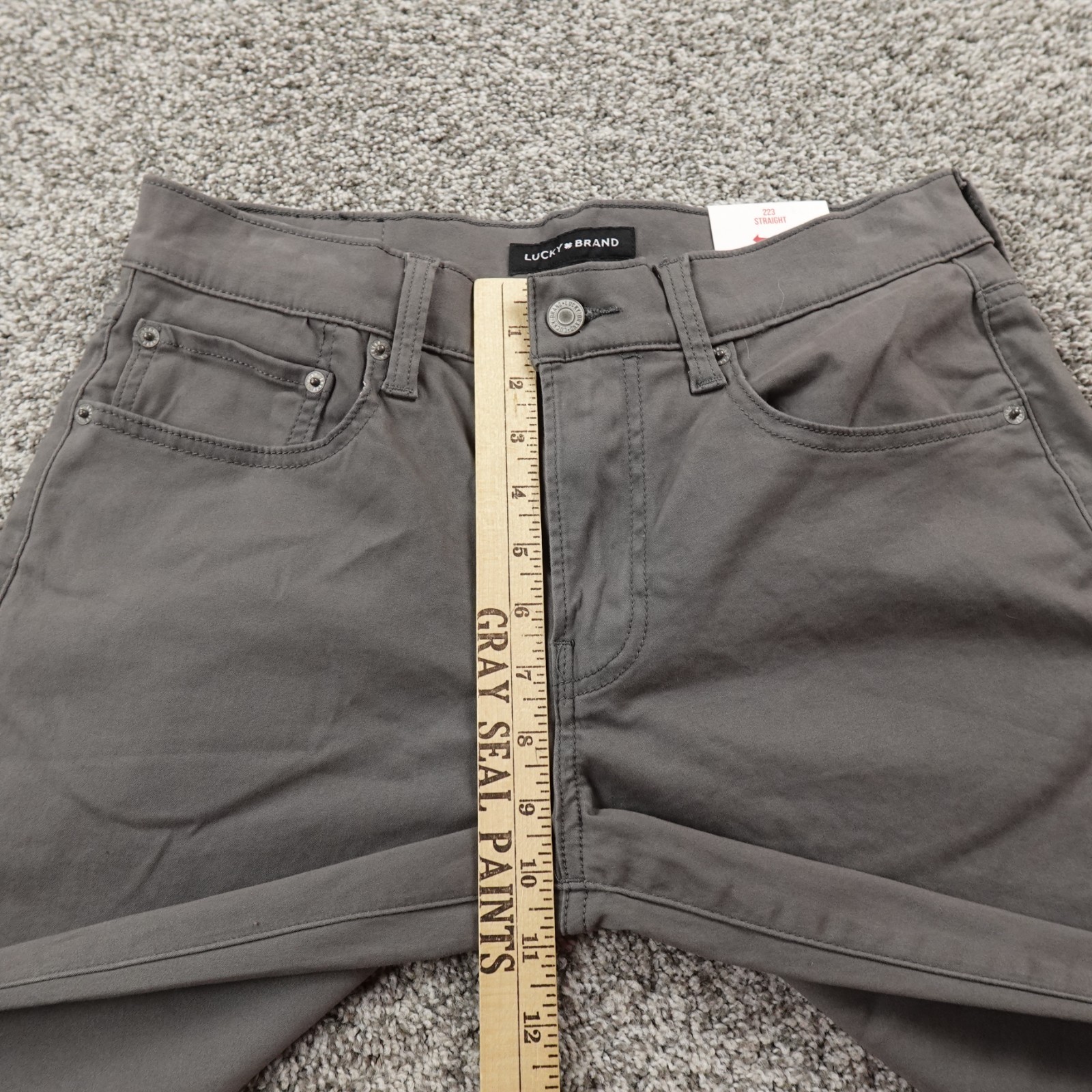 NEW Lucky Brand Jeans Mens 30X30 Gray Denim Pants 223 Straight Stretch Preppy